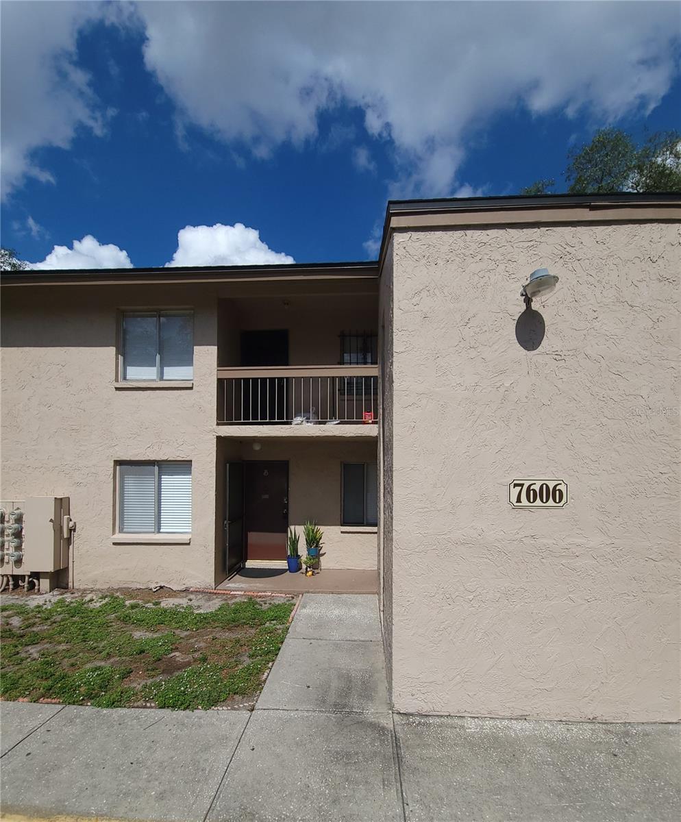 7606 ABBEY LN #208, TAMPA, FL, 33617