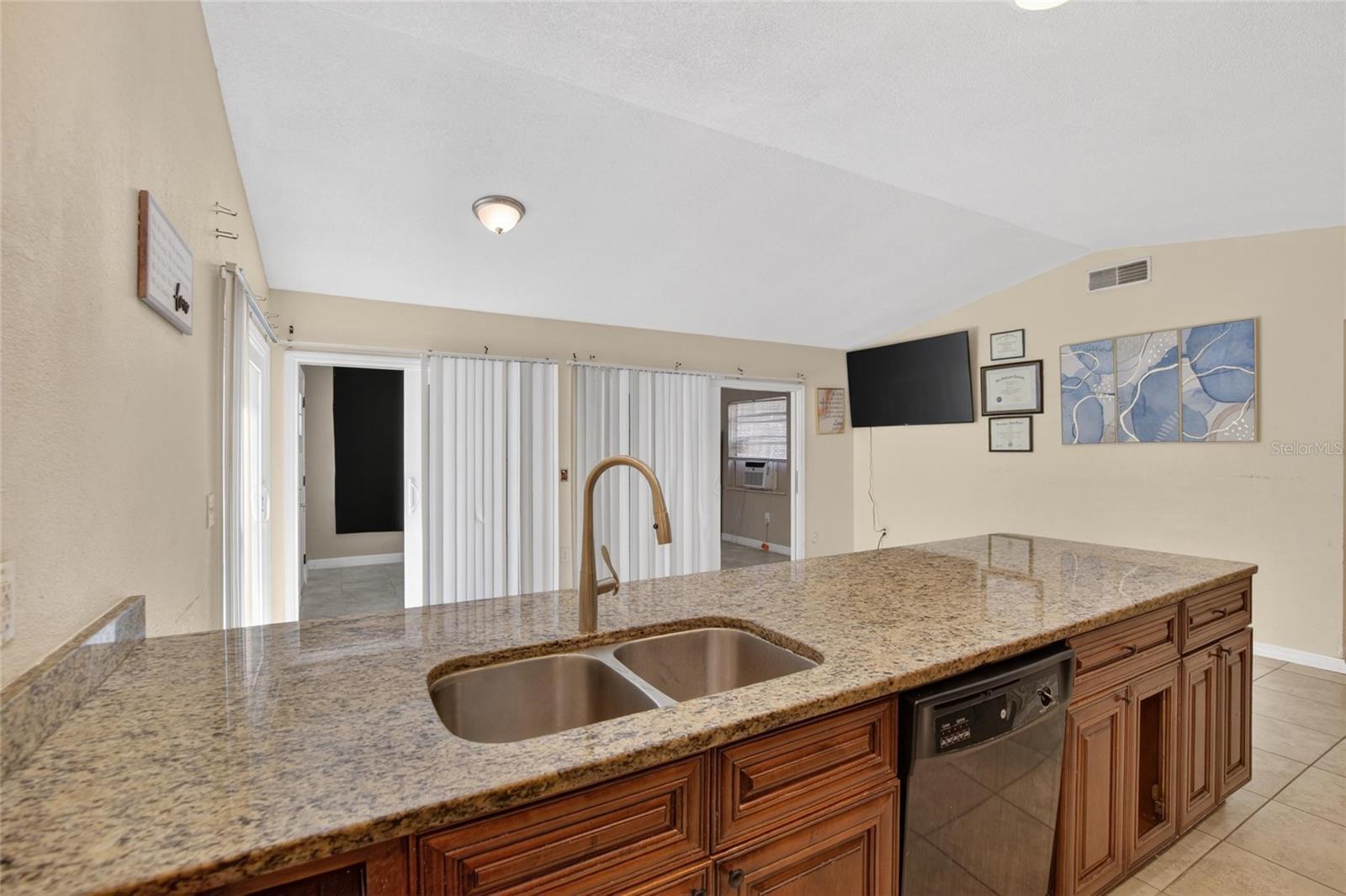 7606 LEON AVE, TAMPA, FL, 33637