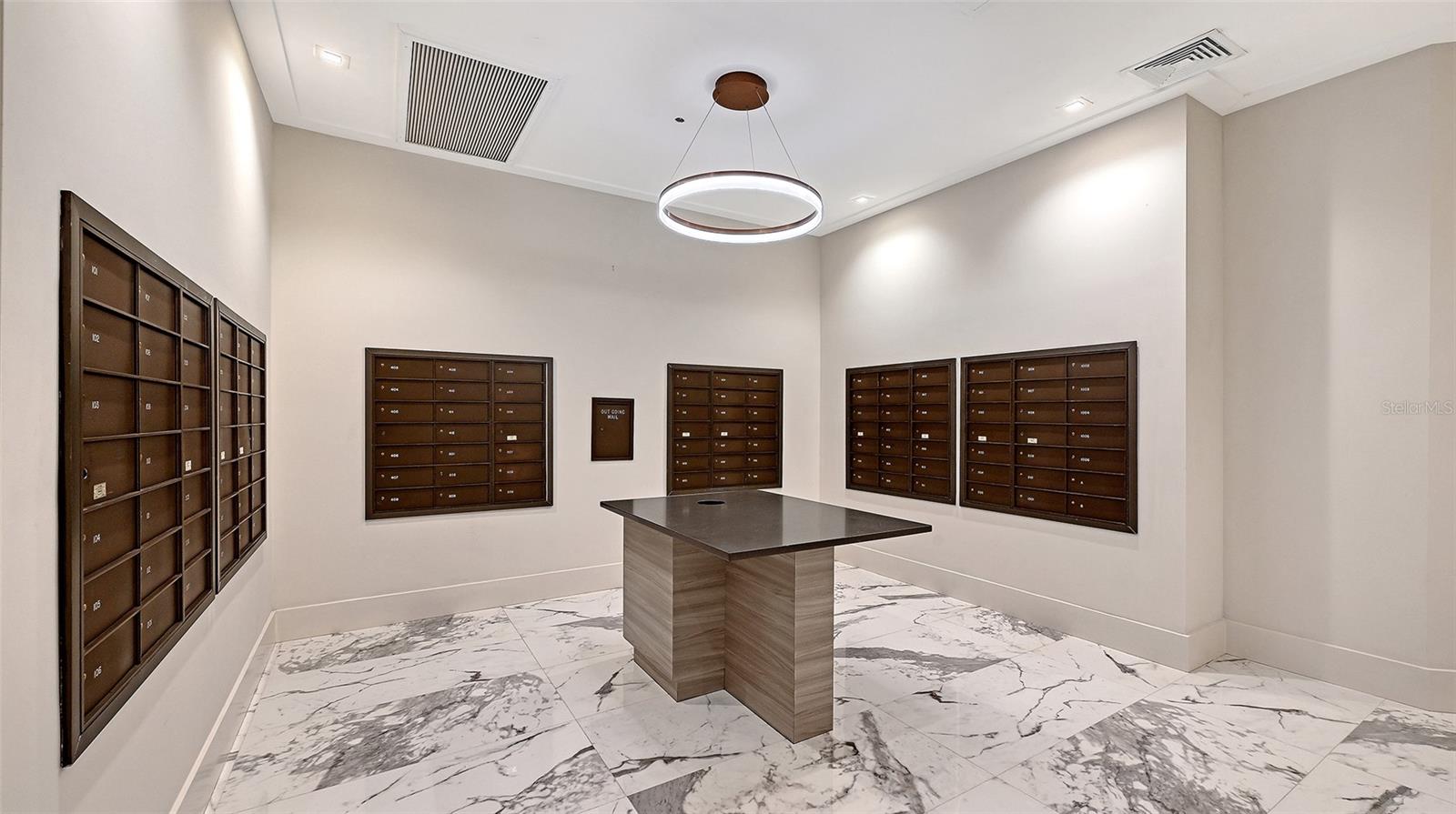 1211 GULF OF MEXICO DR #105, LONGBOAT KEY, FL, 34228