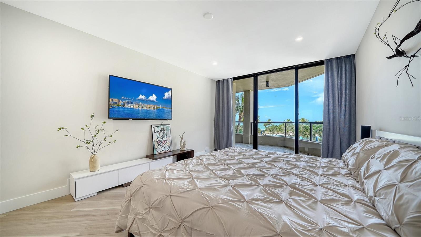 1211 GULF OF MEXICO DR #105, LONGBOAT KEY, FL, 34228