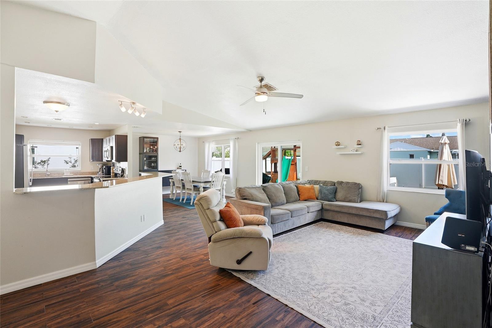 8405 SOMERSET DR, LARGO, FL, 33773
