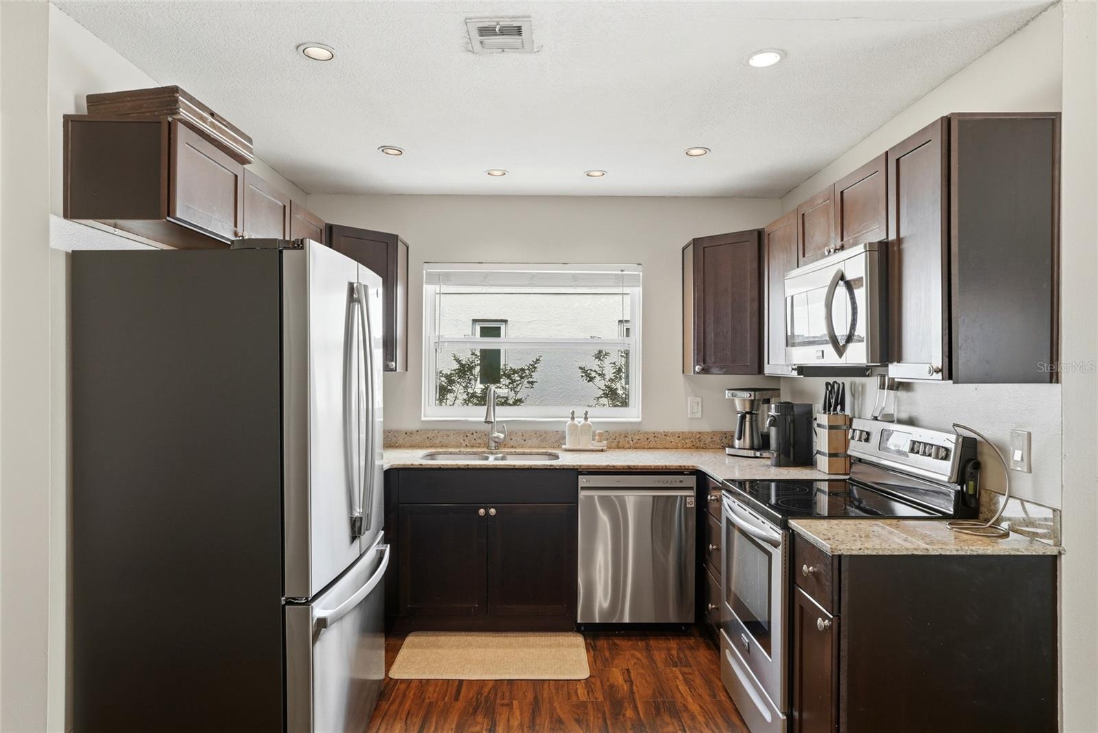 8405 SOMERSET DR, LARGO, FL, 33773