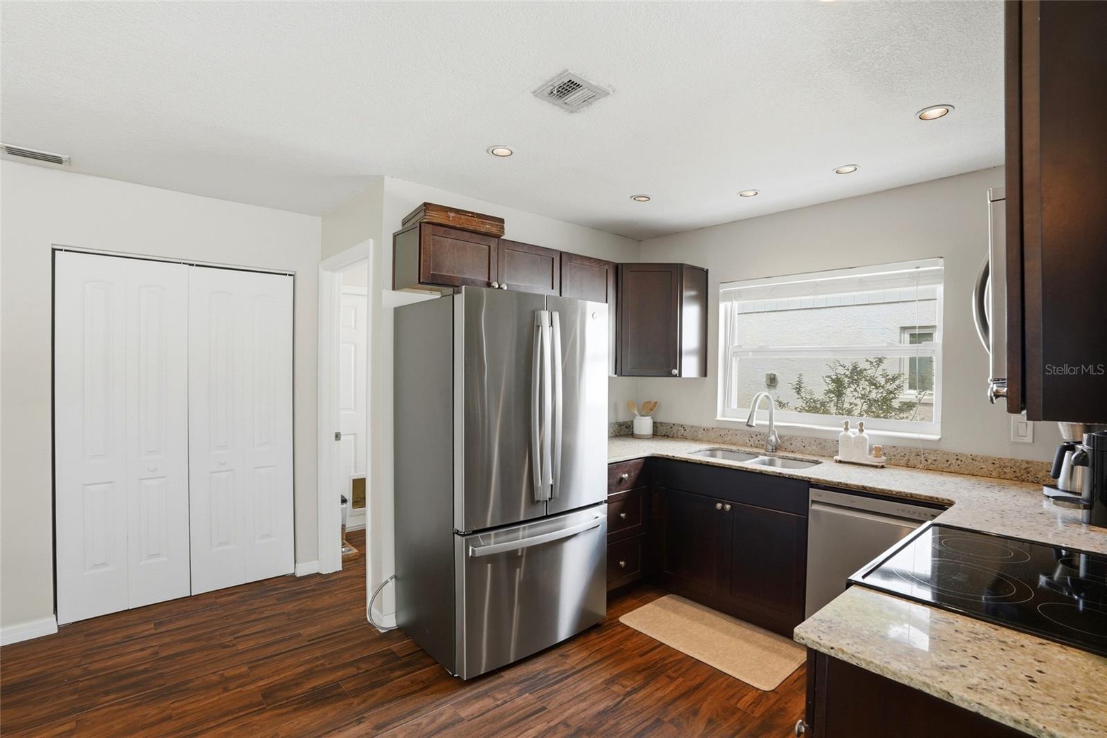 8405 SOMERSET DR, LARGO, FL, 33773