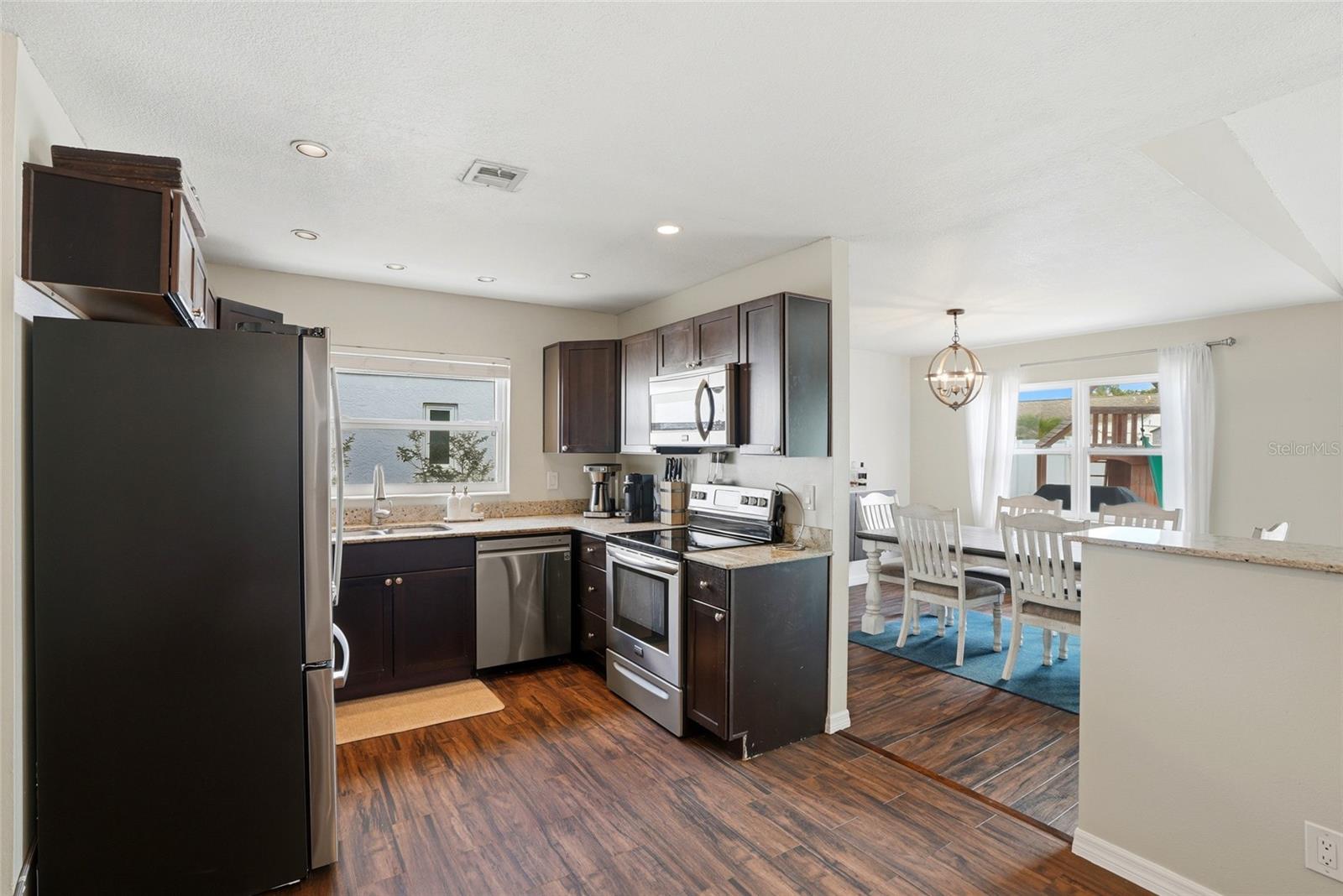 8405 SOMERSET DR, LARGO, FL, 33773