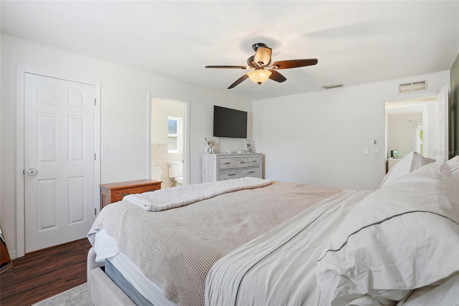 8405 SOMERSET DR, LARGO, FL, 33773