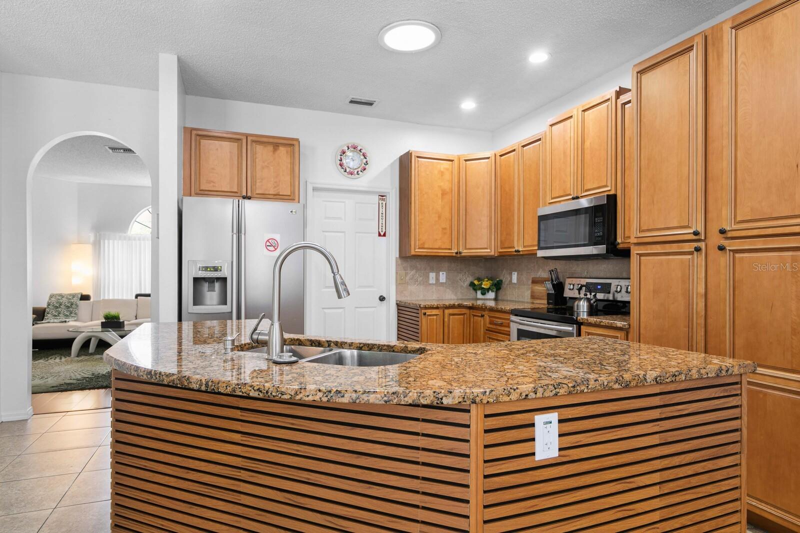 11426 ZENITH CIR, TAMPA, FL, 33635