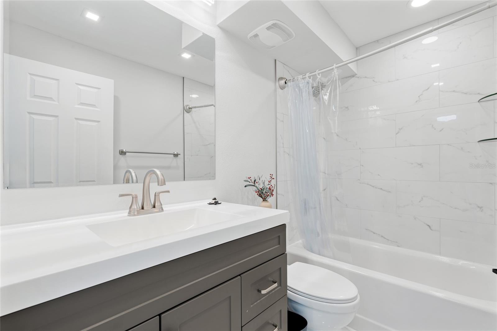 51 ISLAND WAY #411, CLEARWATER BEACH, FL, 33767