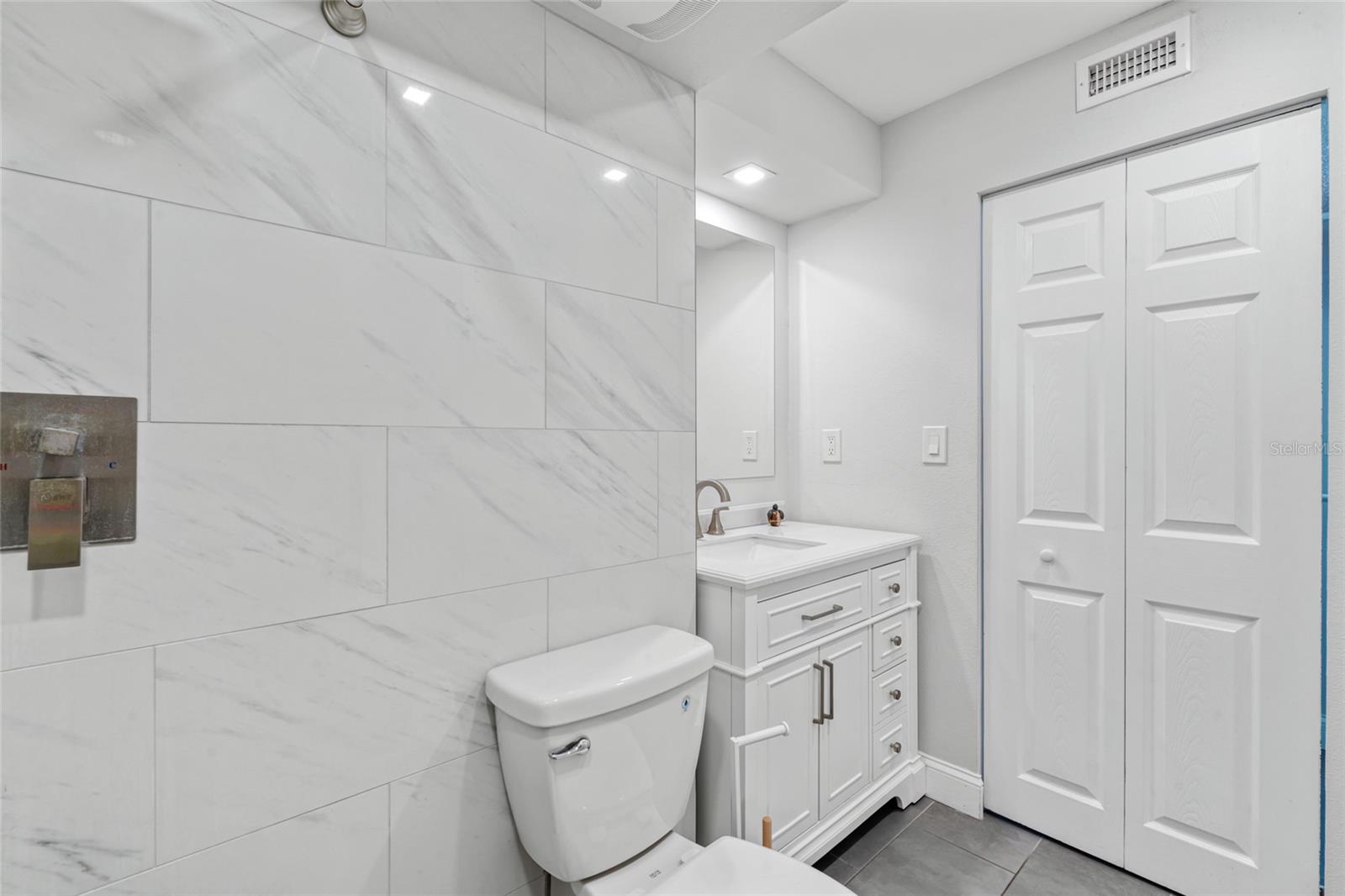 51 ISLAND WAY #411, CLEARWATER BEACH, FL, 33767