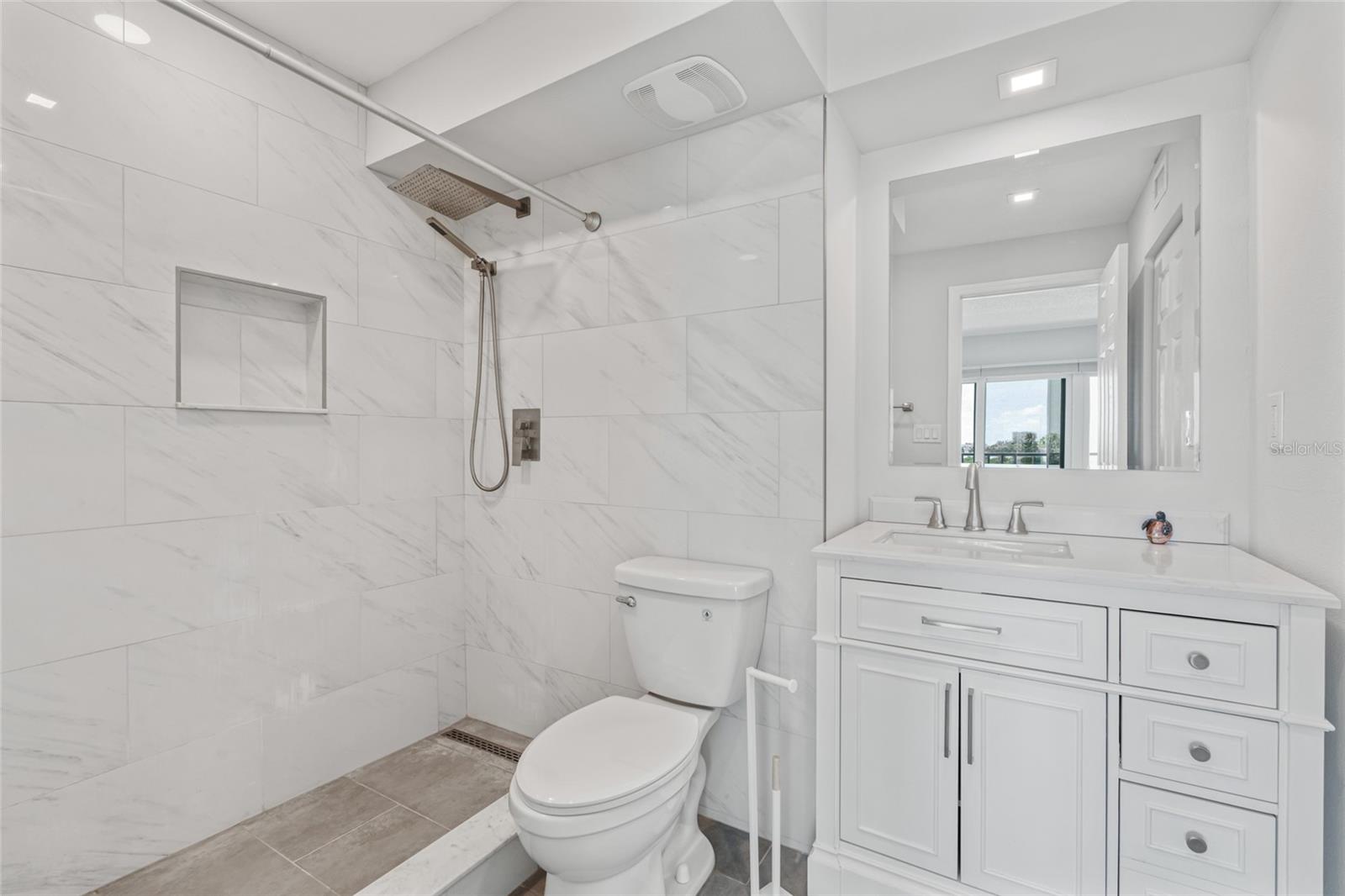 51 ISLAND WAY #411, CLEARWATER BEACH, FL, 33767
