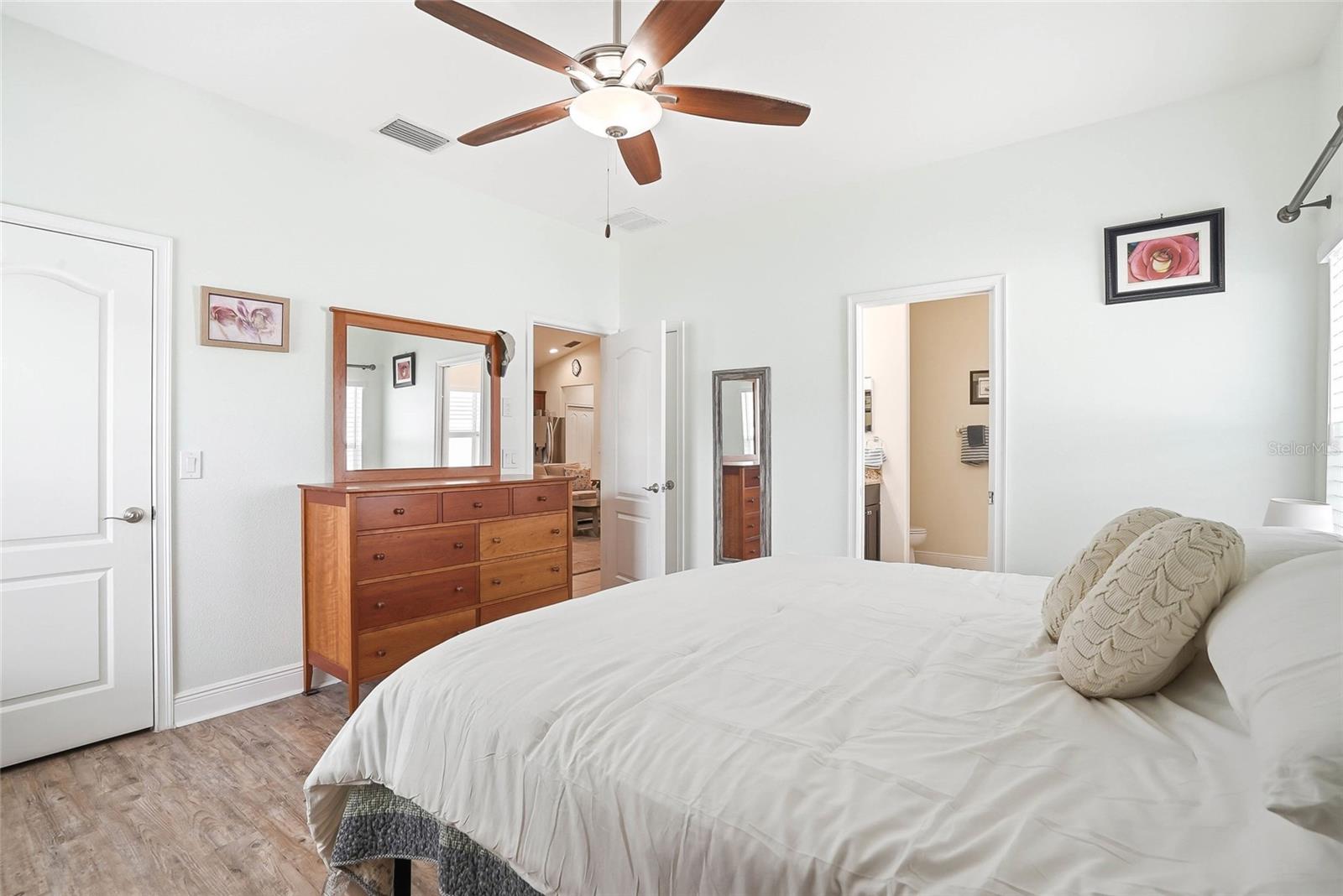2906 W DOUGLAS ST, TAMPA, FL, 33607