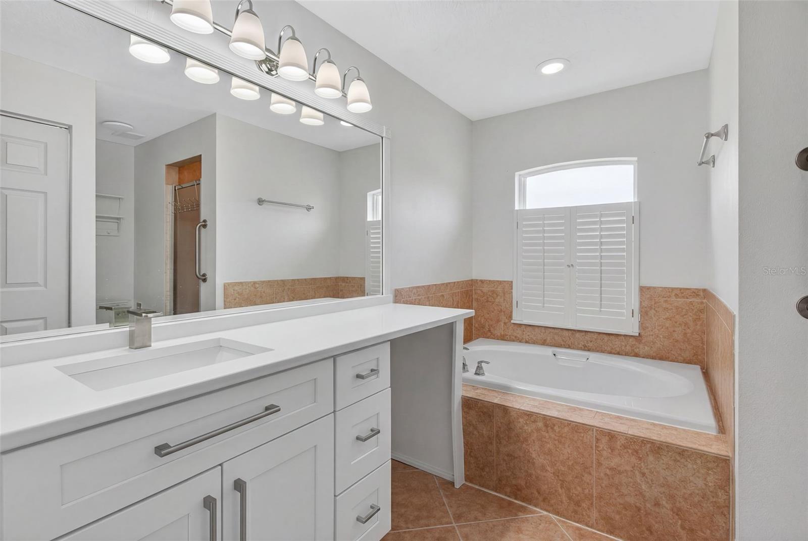 12611 PINEFOREST WAY E, LARGO, FL, 33773