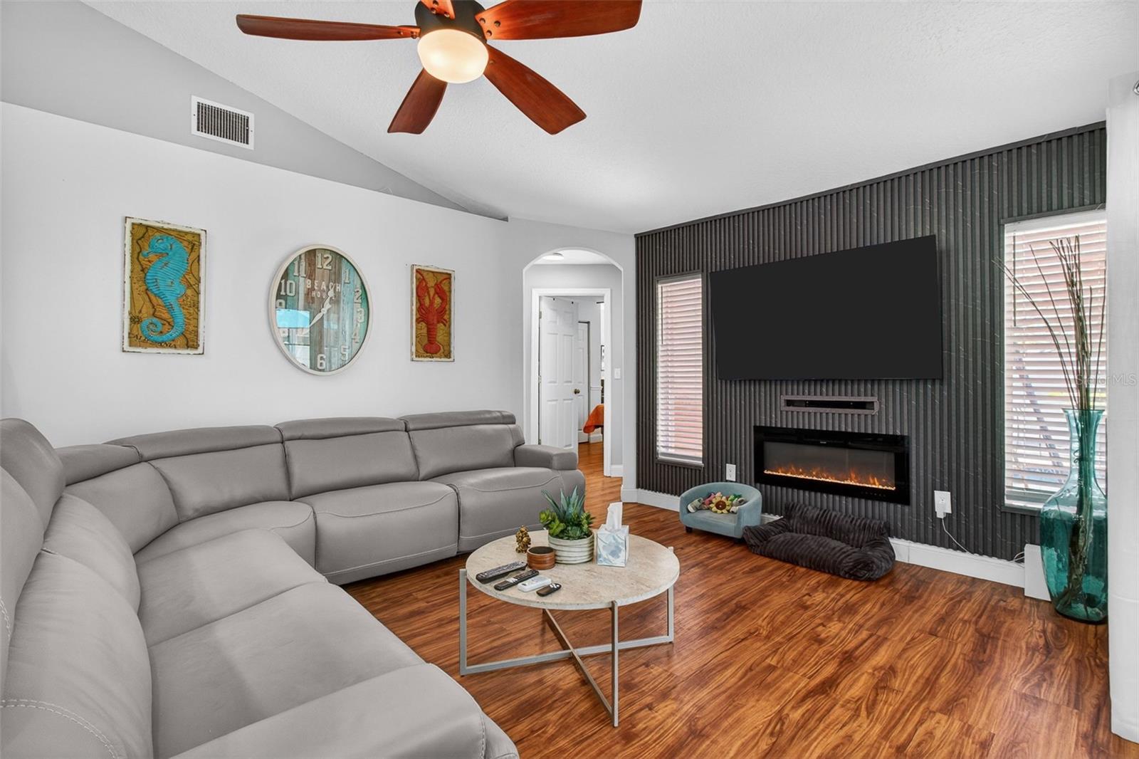 12611 PINEFOREST WAY E, LARGO, FL, 33773