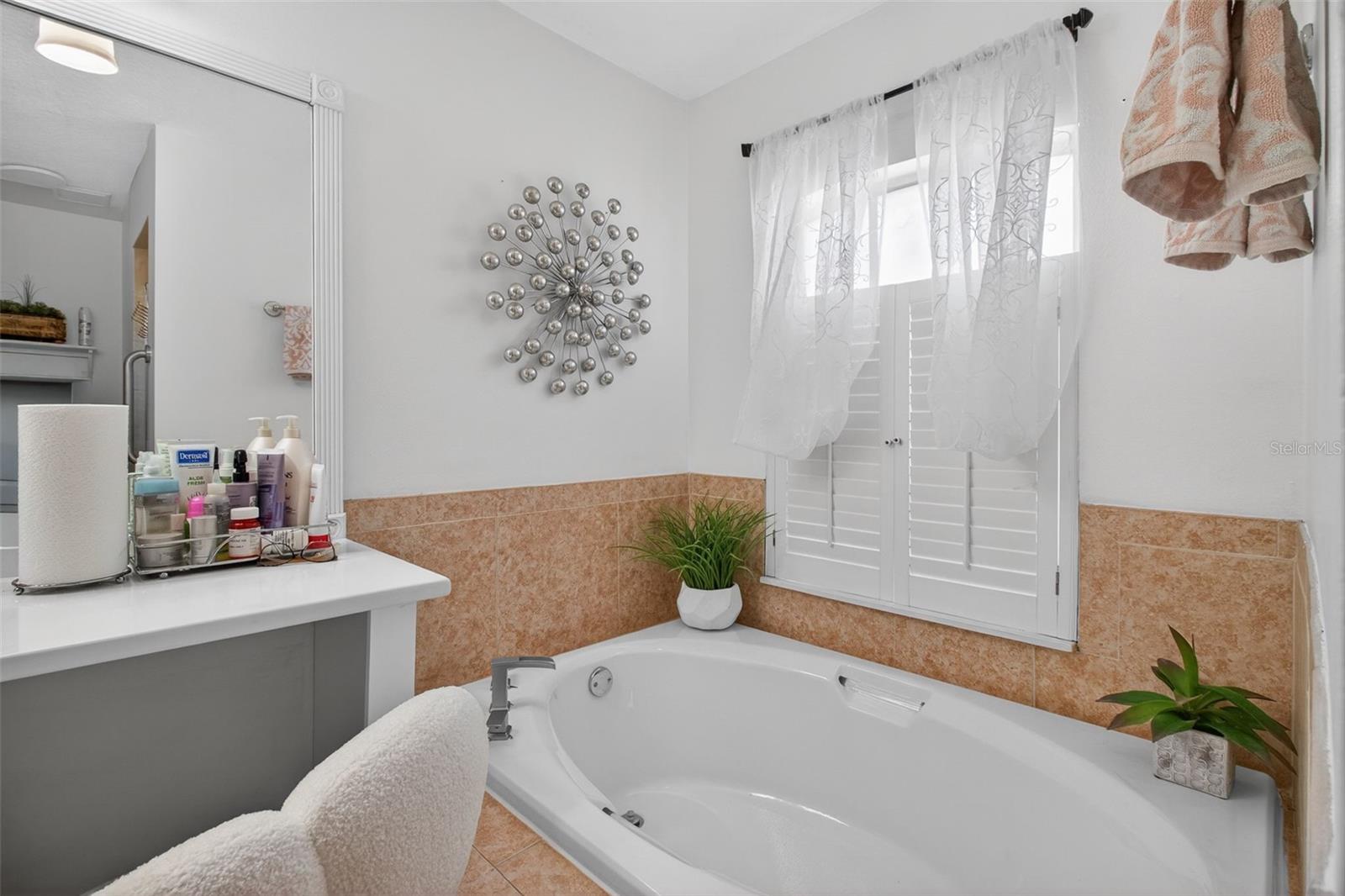 12611 PINEFOREST WAY E, LARGO, FL, 33773