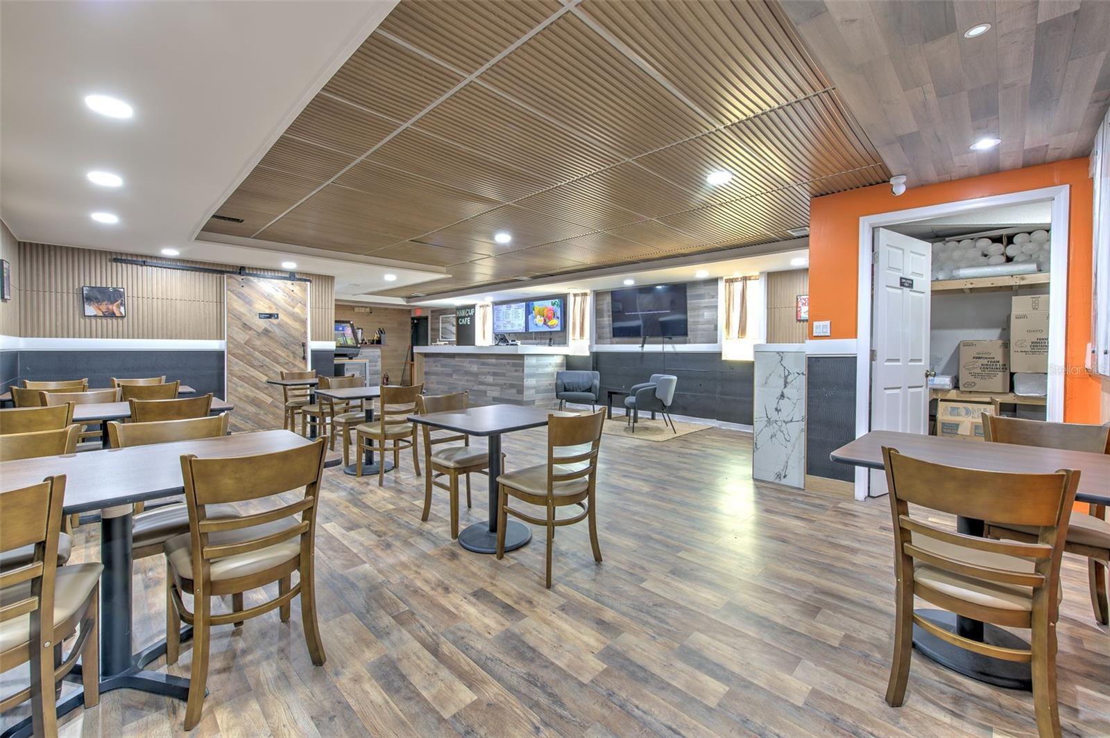 7030 W HILLSBOROUGH AVE #Suit B, TAMPA, FL, 33634