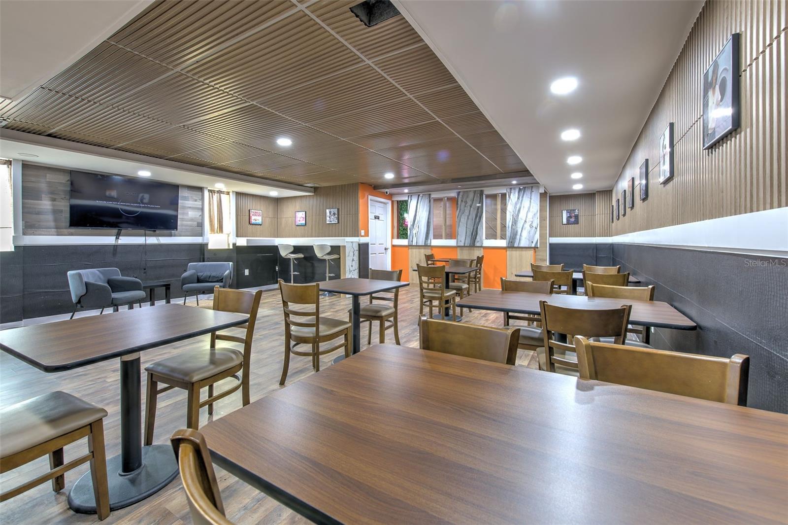 7030 W HILLSBOROUGH AVE #Suit B, TAMPA, FL, 33634