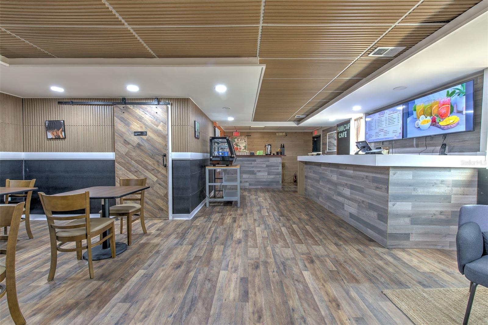 7030 W HILLSBOROUGH AVE #Suit B, TAMPA, FL, 33634