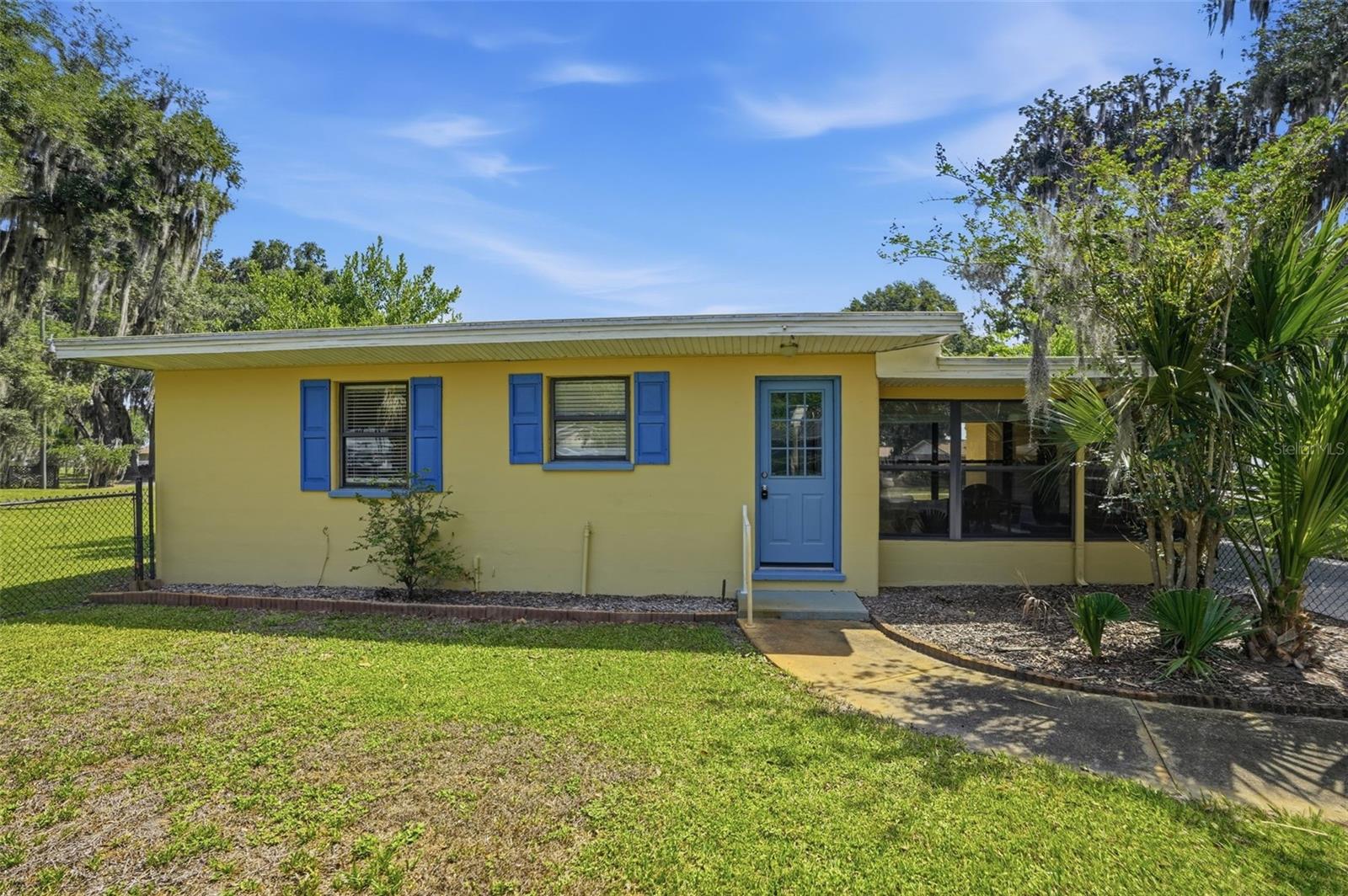 951 CR 453, LAKE PANASOFFKEE, FL, 33538