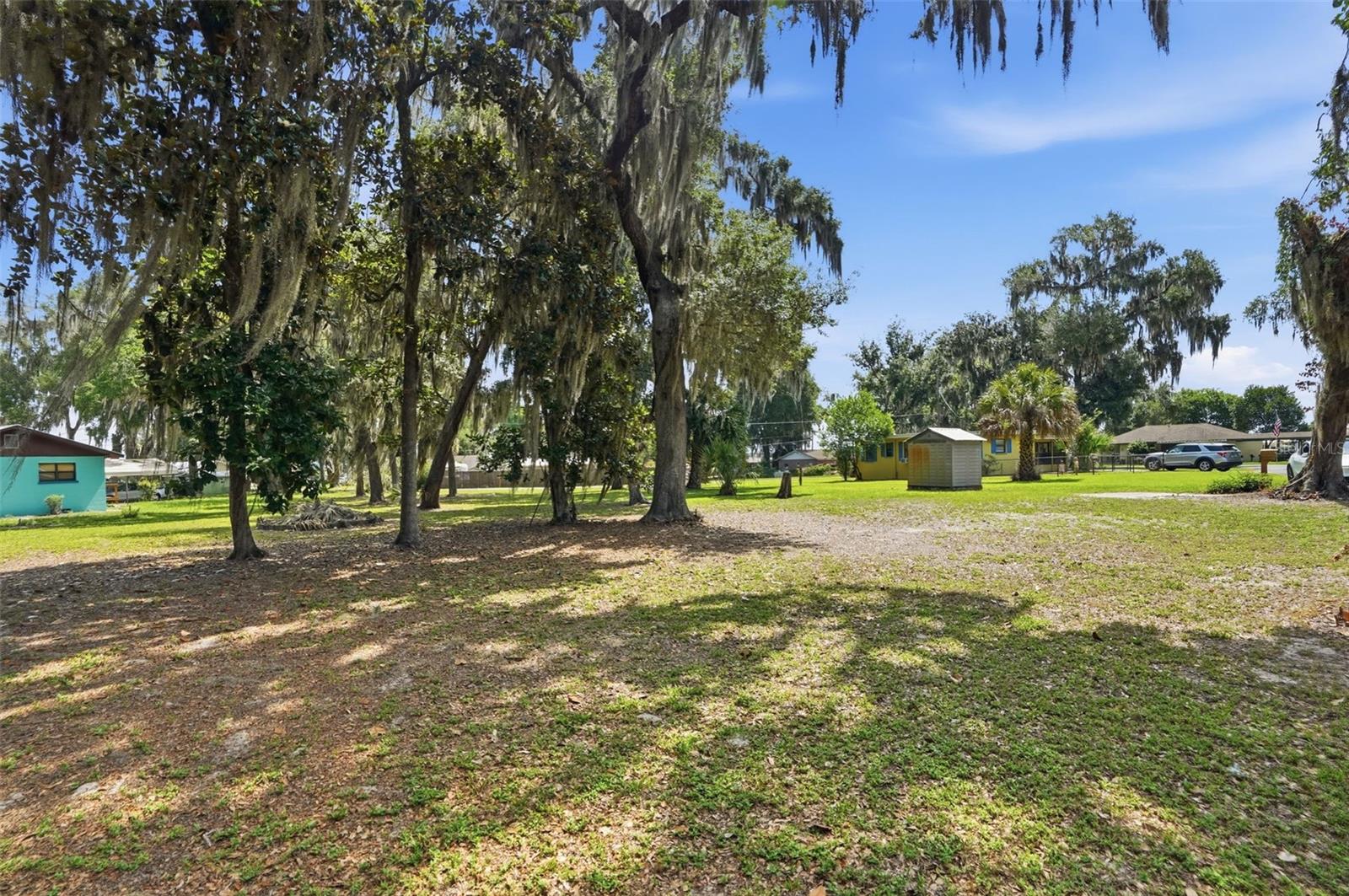 951 CR 453, LAKE PANASOFFKEE, FL, 33538