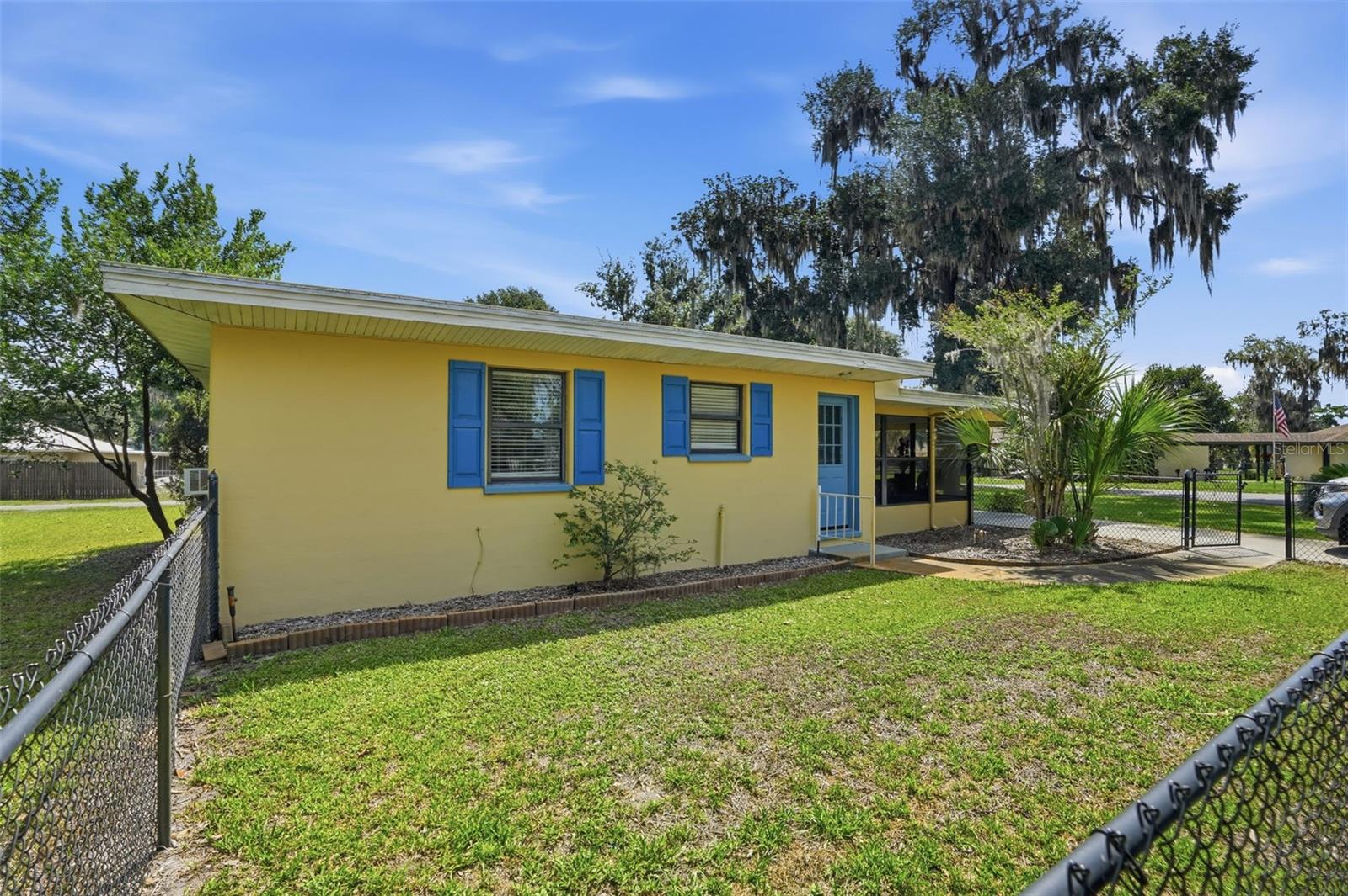 951 CR 453, LAKE PANASOFFKEE, FL, 33538