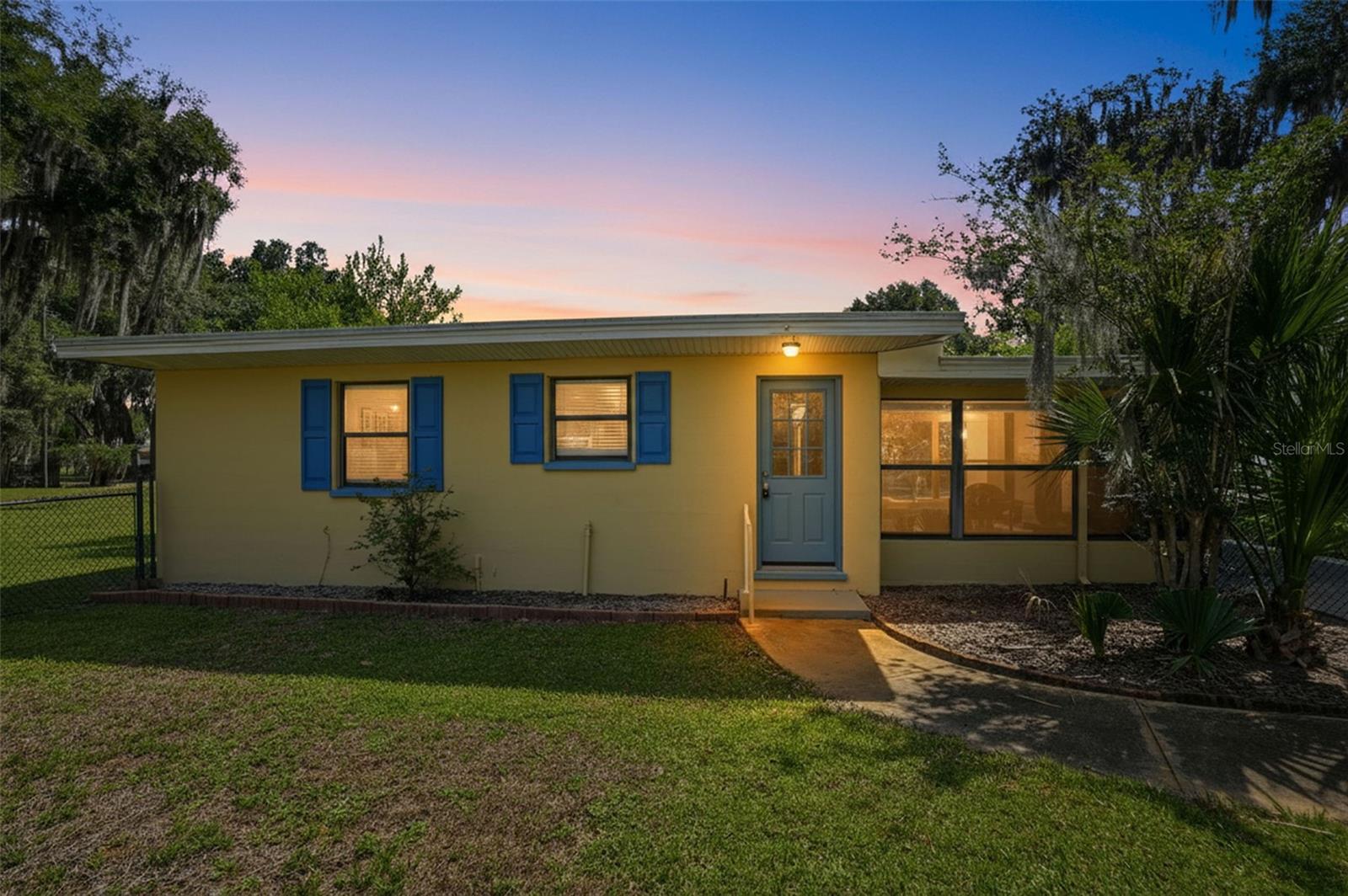951 CR 453, LAKE PANASOFFKEE, FL, 33538