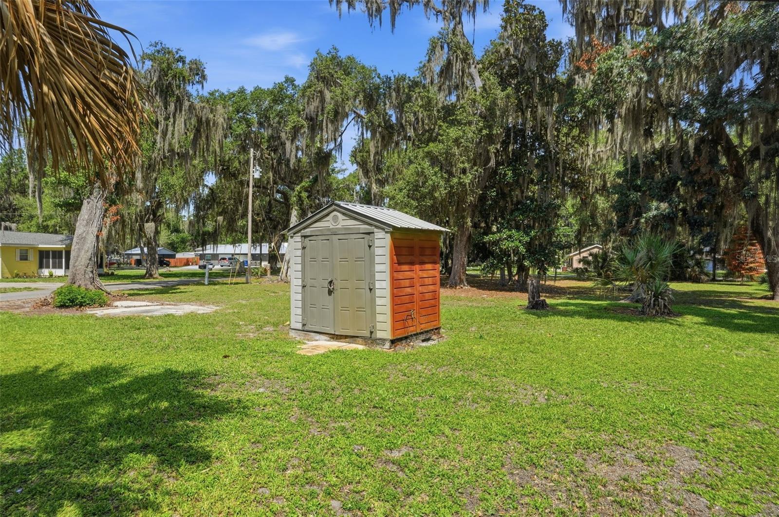 951 CR 453, LAKE PANASOFFKEE, FL, 33538