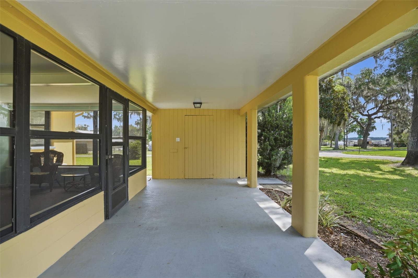 951 CR 453, LAKE PANASOFFKEE, FL, 33538