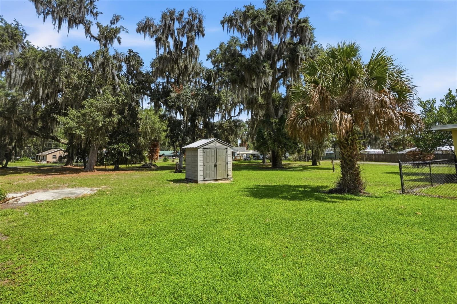 951 CR 453, LAKE PANASOFFKEE, FL, 33538