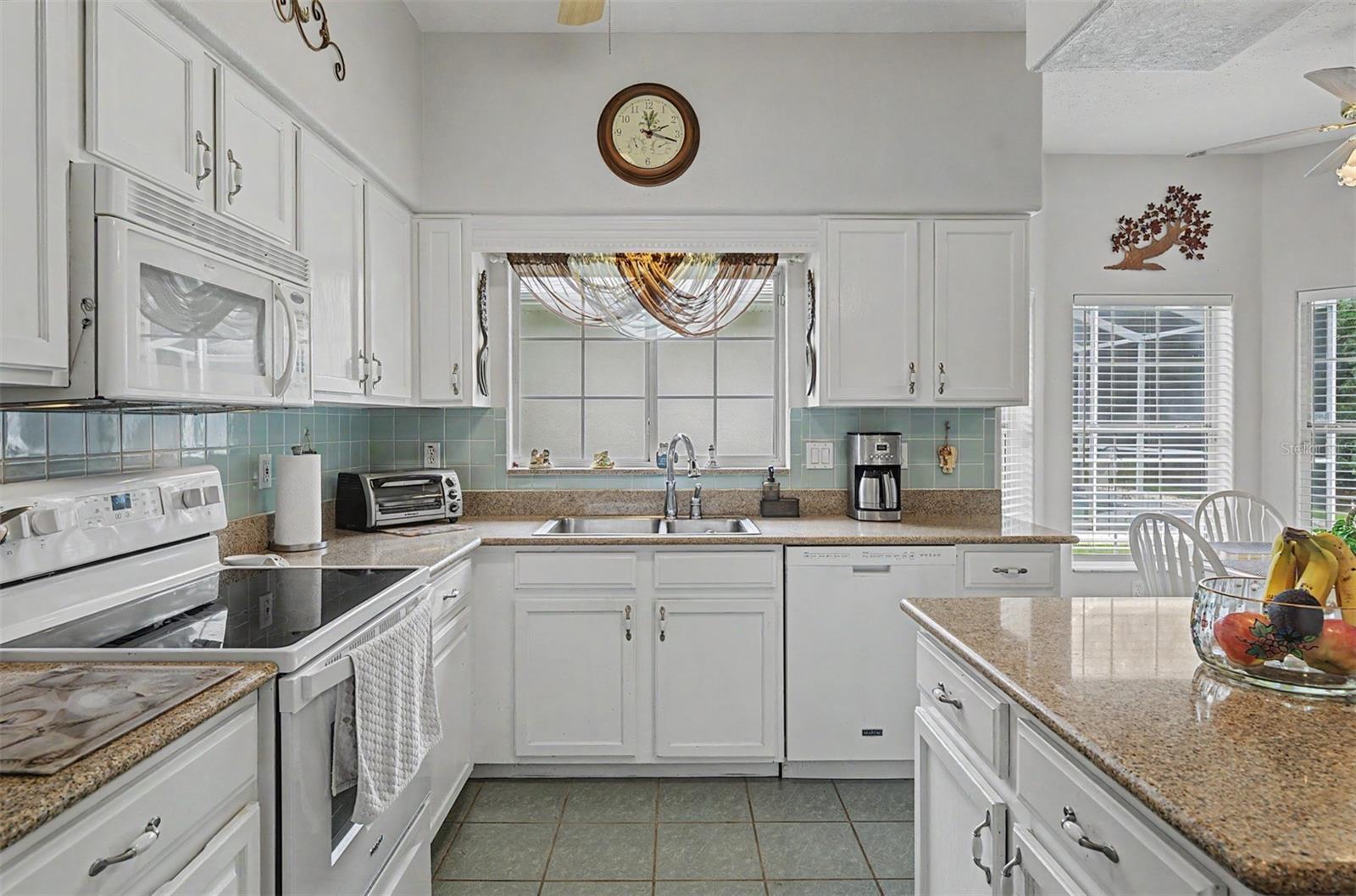 6634 NORTHLAKE DR, ZEPHYRHILLS, FL, 33542