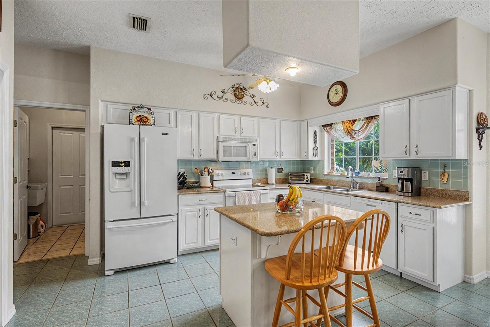 6634 NORTHLAKE DR, ZEPHYRHILLS, FL, 33542