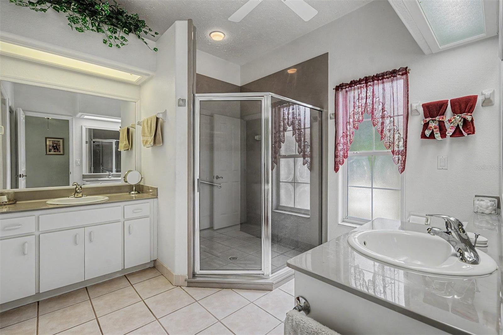 6634 NORTHLAKE DR, ZEPHYRHILLS, FL, 33542