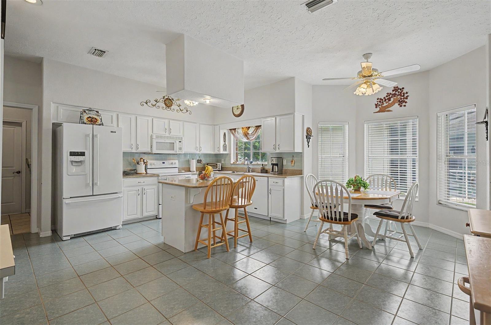 6634 NORTHLAKE DR, ZEPHYRHILLS, FL, 33542