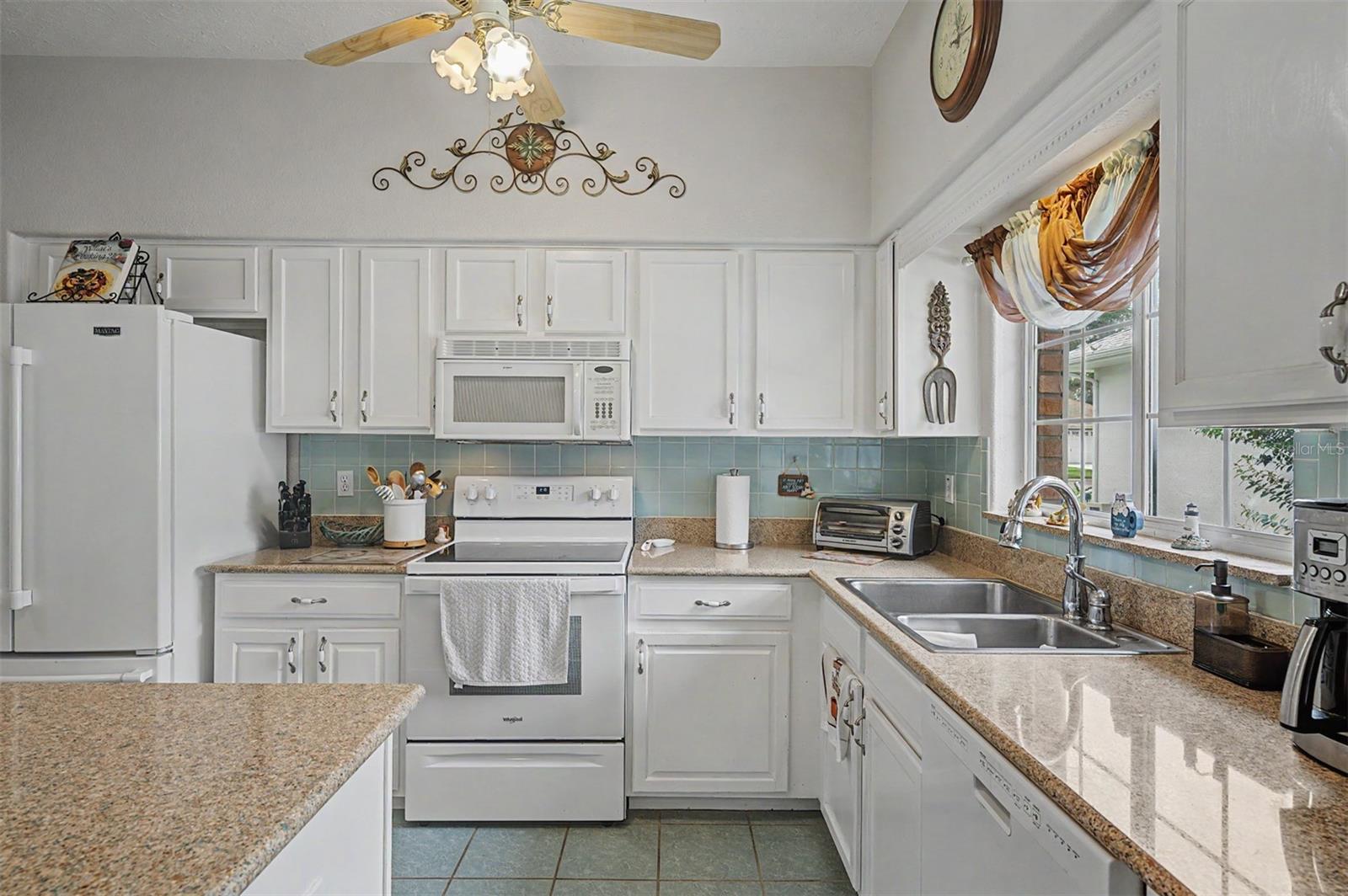 6634 NORTHLAKE DR, ZEPHYRHILLS, FL, 33542