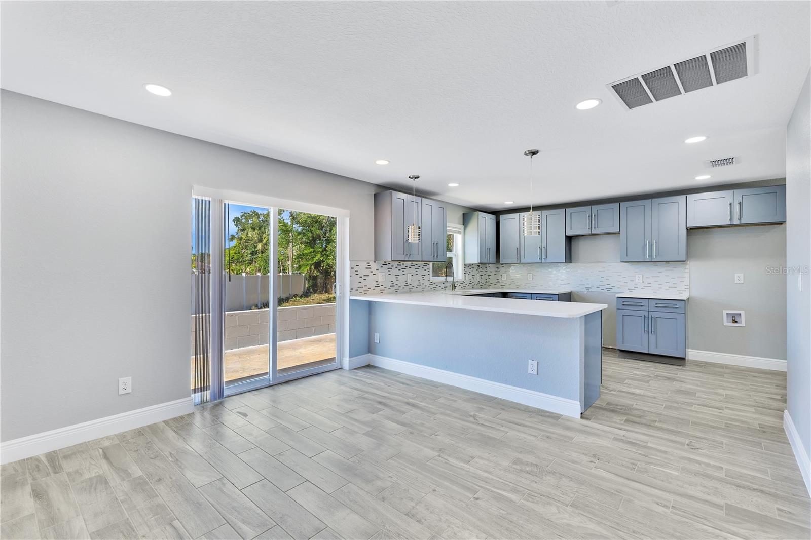 2419 ORANGE CENTER BLVD, ORLANDO, FL, 32805