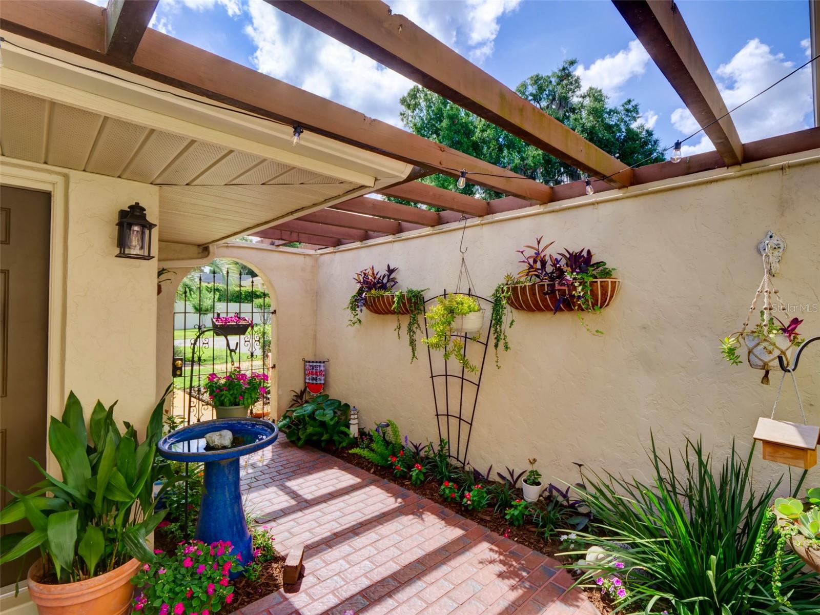 100 S TREMAIN ST #G2, MOUNT DORA, FL, 32757