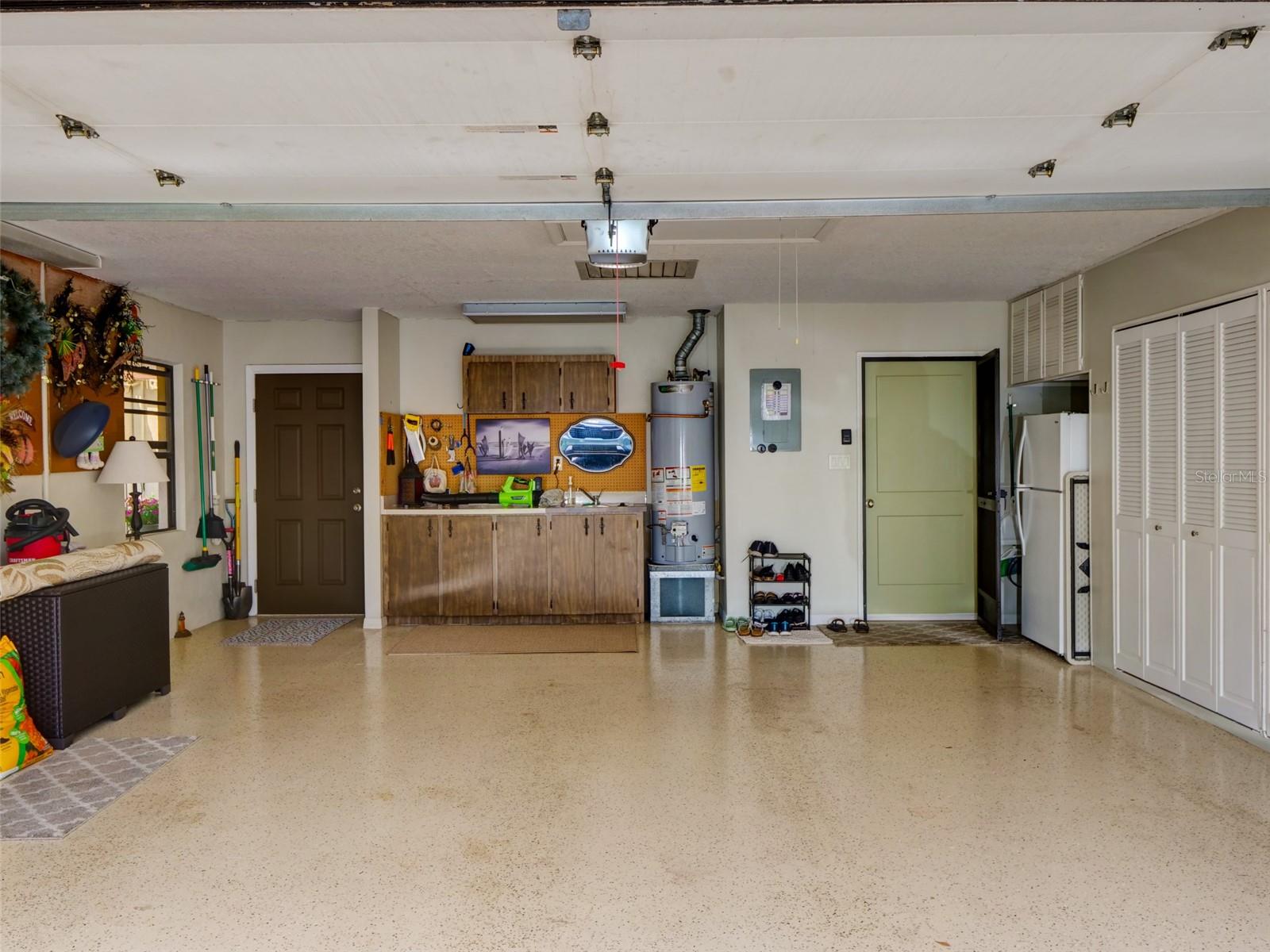 100 S TREMAIN ST #G2, MOUNT DORA, FL, 32757