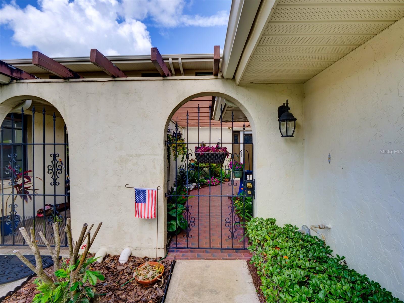 100 S TREMAIN ST #G2, MOUNT DORA, FL, 32757