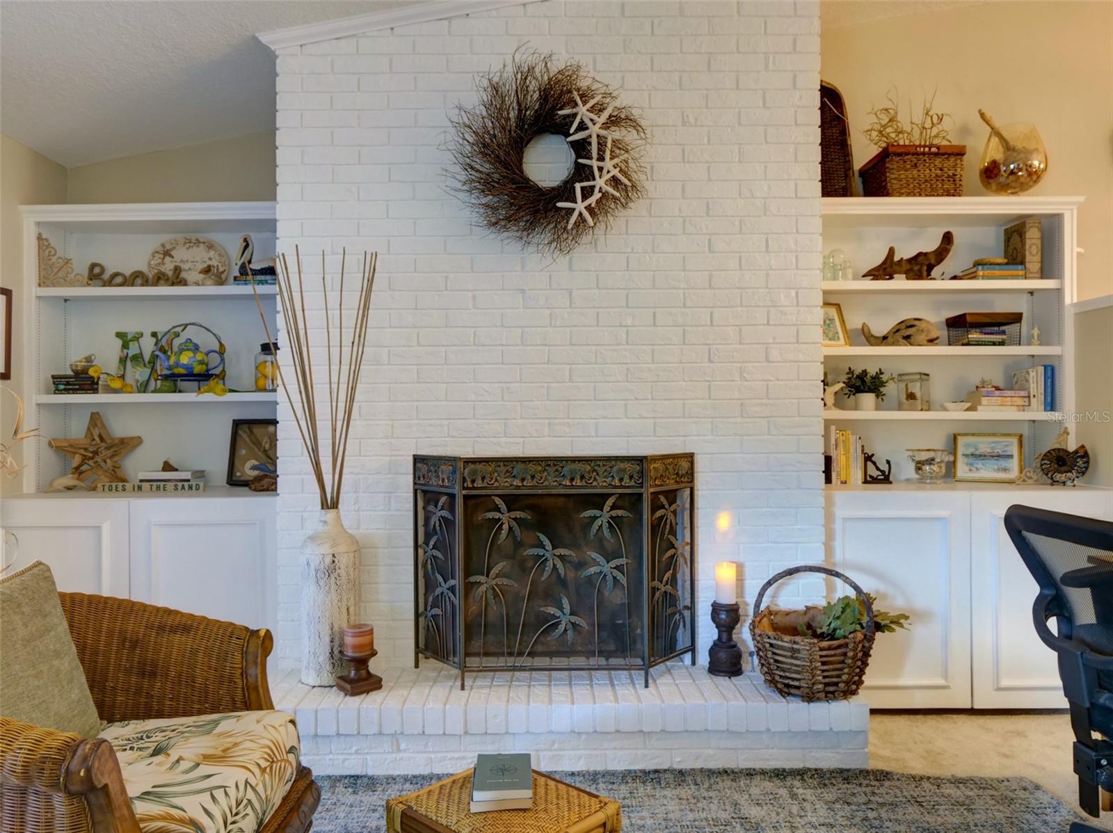 100 S TREMAIN ST #G2, MOUNT DORA, FL, 32757