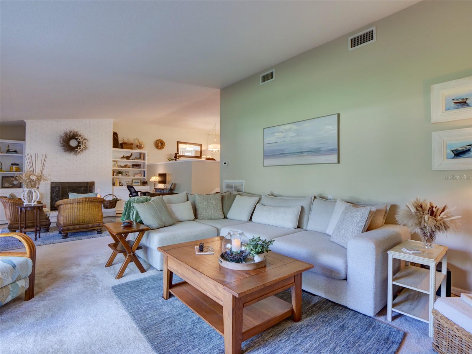 100 S TREMAIN ST #G2, MOUNT DORA, FL, 32757