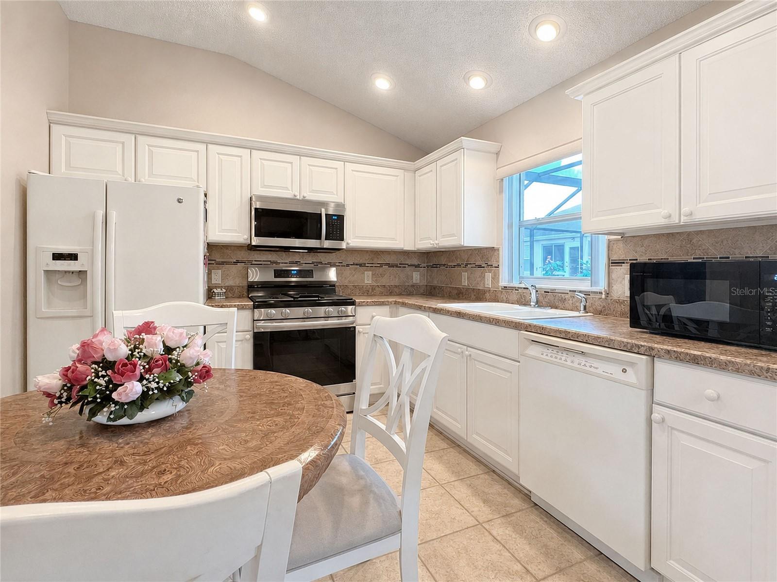 498 WESTON MANOR DR, THE VILLAGES, FL, 32162