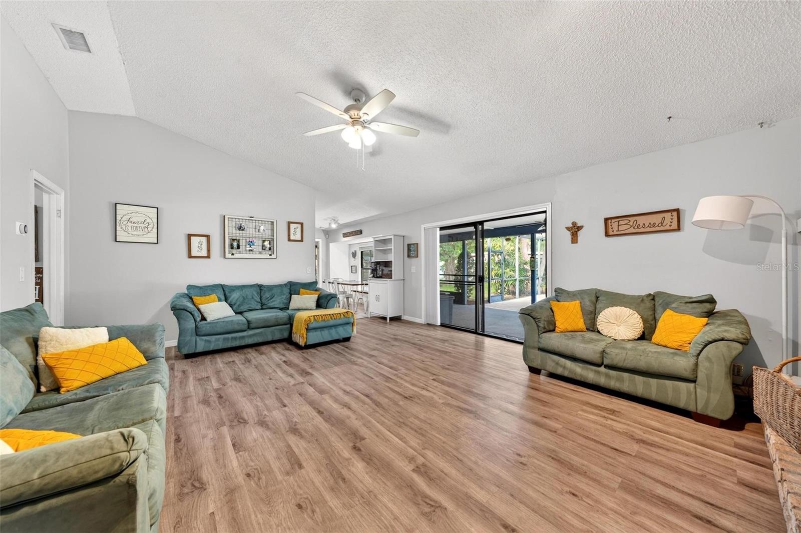 890 MENDOZA DR, ORLANDO, FL, 32825