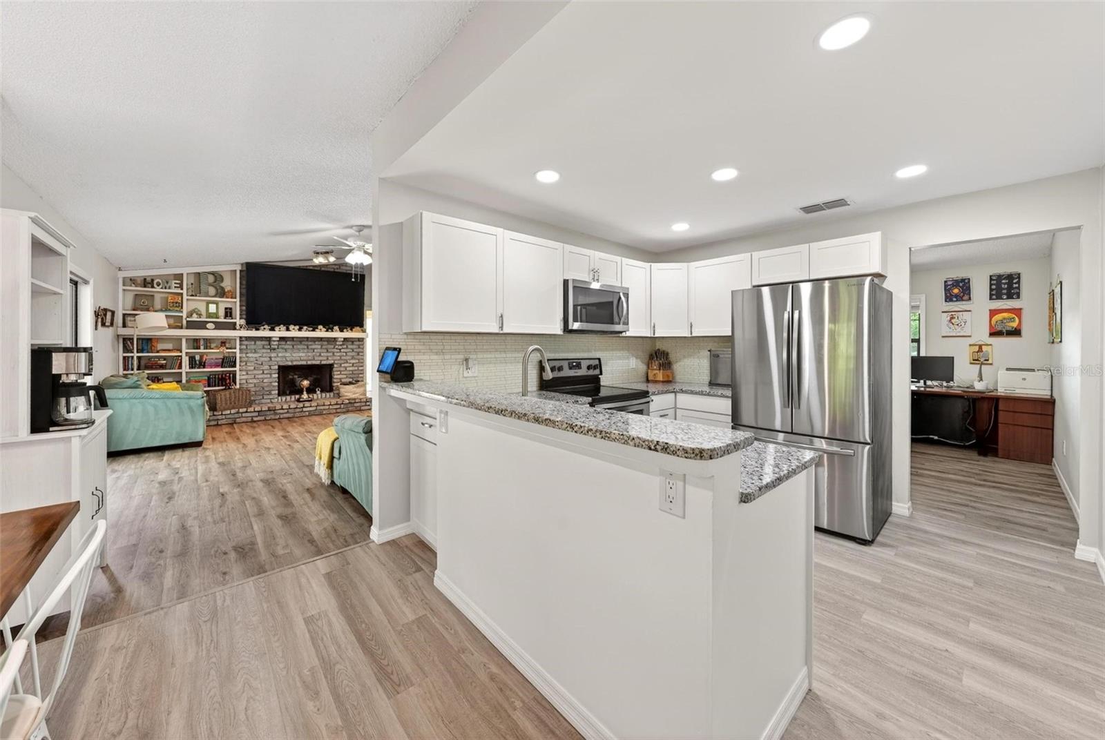 890 MENDOZA DR, ORLANDO, FL, 32825