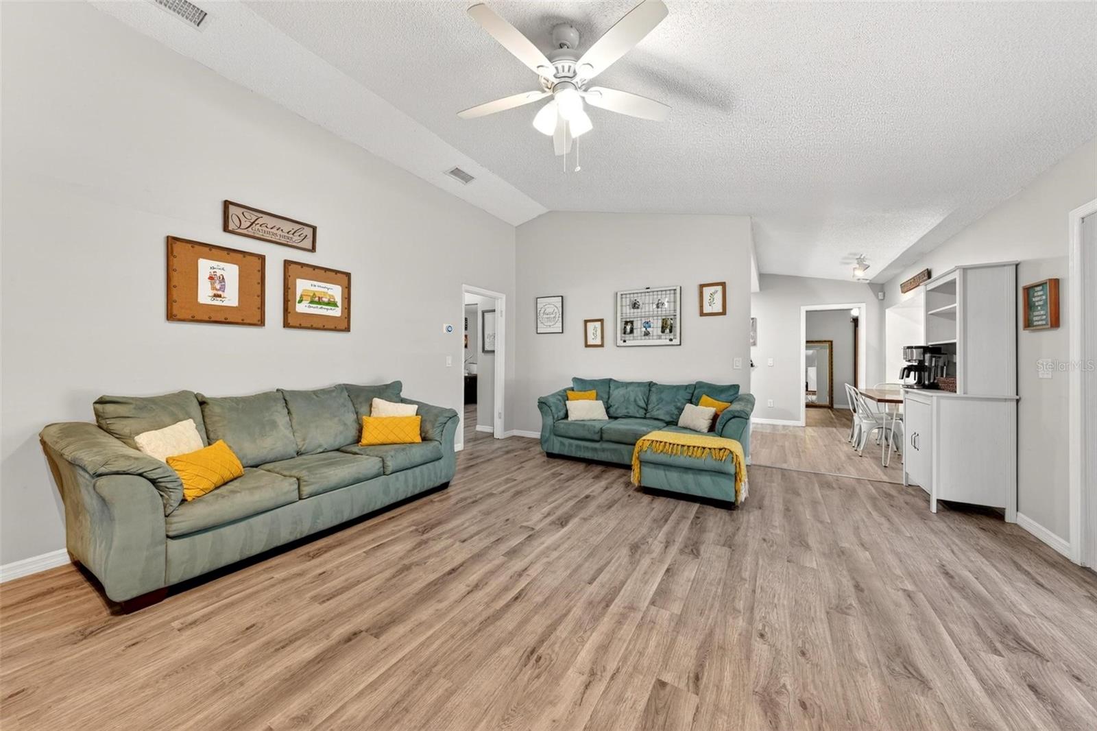 890 MENDOZA DR, ORLANDO, FL, 32825