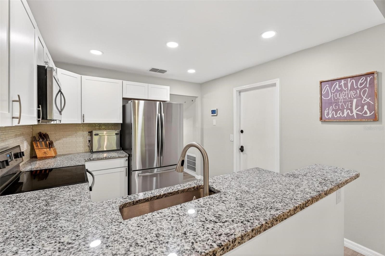890 MENDOZA DR, ORLANDO, FL, 32825