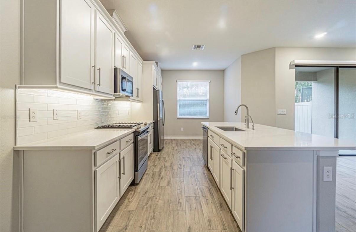4615 ALMADA LN, WESLEY CHAPEL, FL, 33543