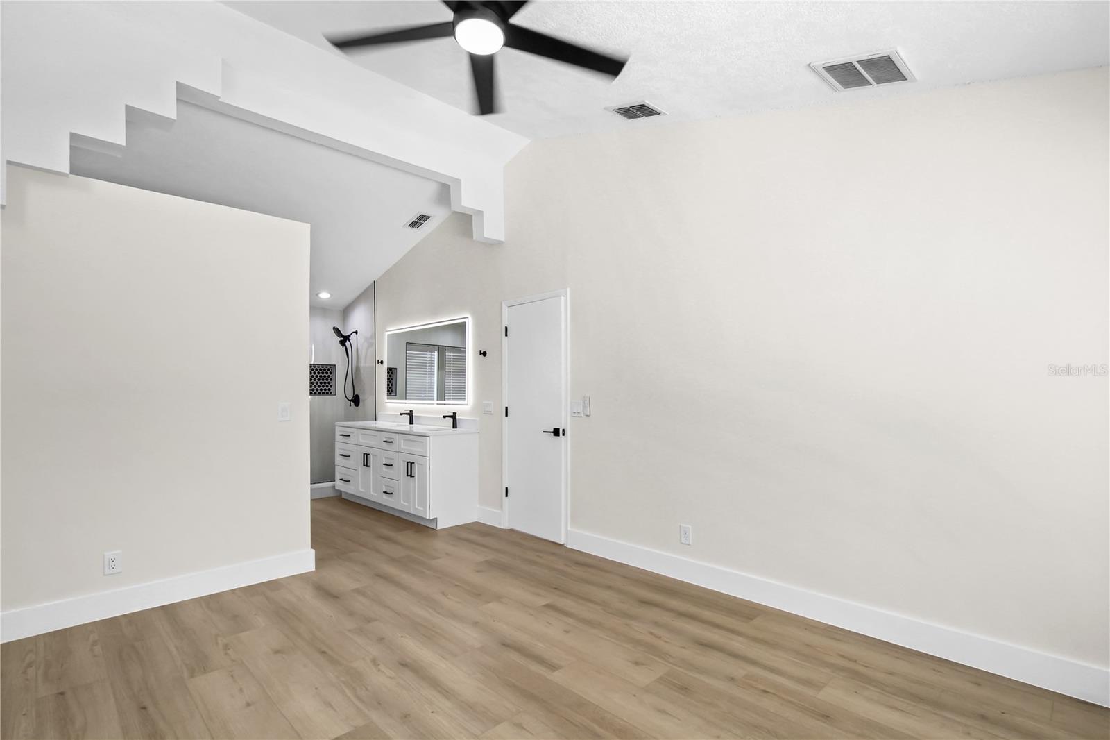 911 VALLEY VIEW CIR, PALM HARBOR, FL, 34684