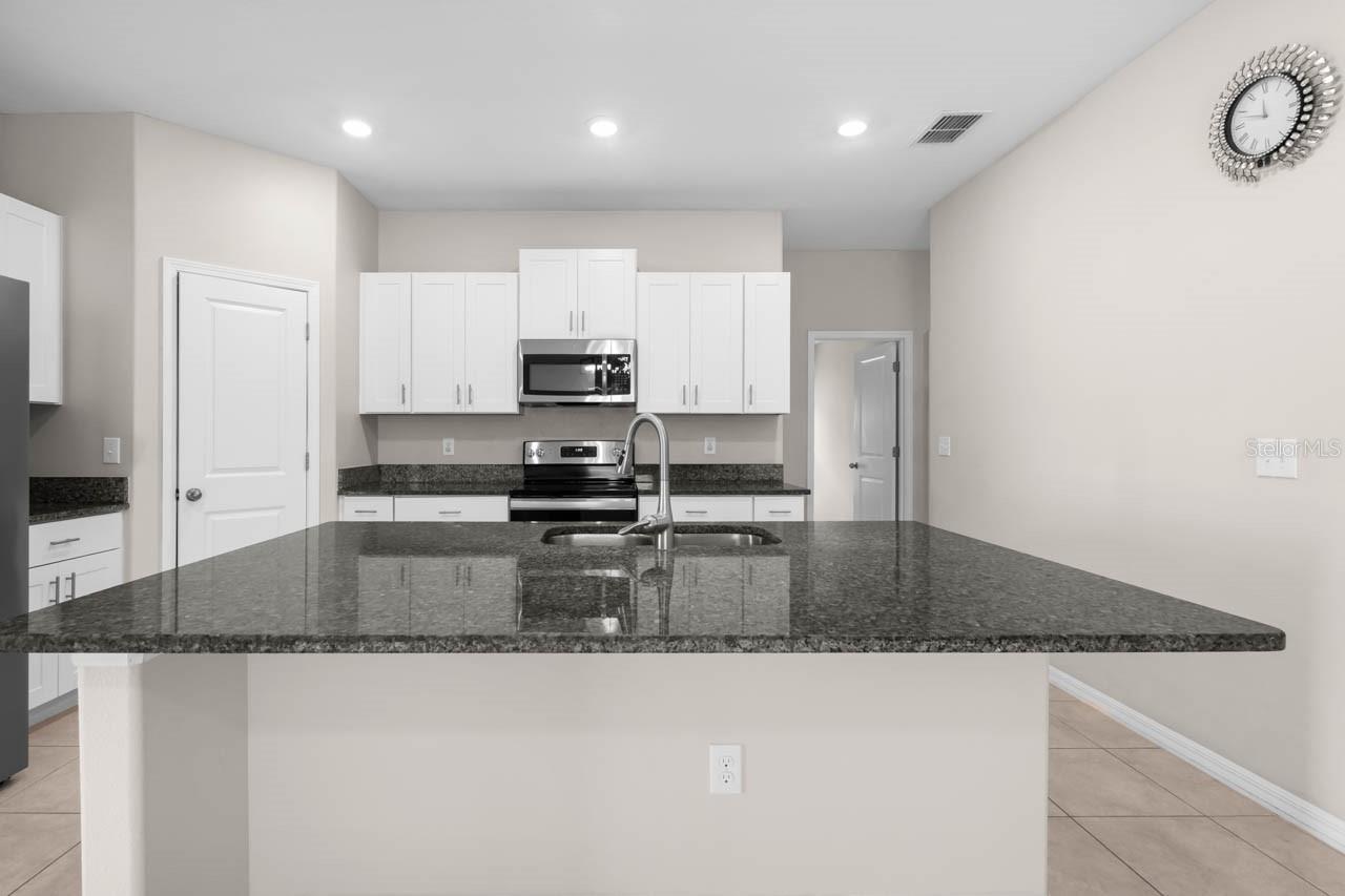 6823 KING CREEK DR, SUN CITY CENTER, FL, 33573
