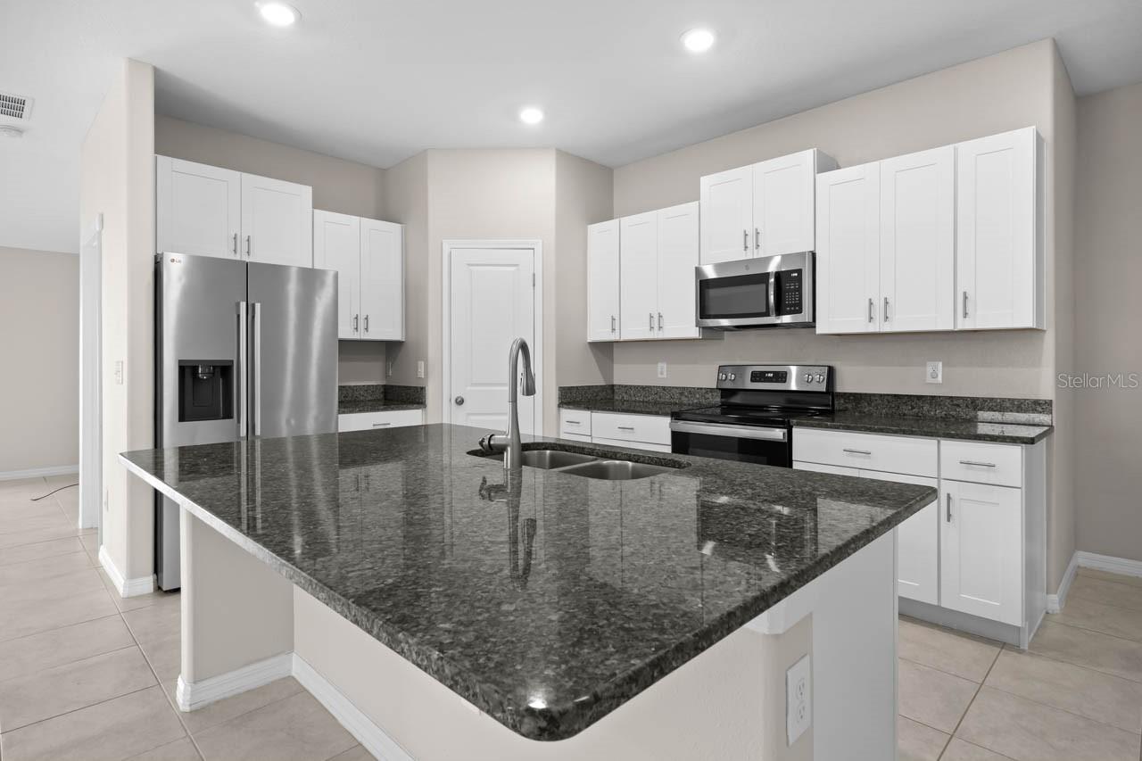 6823 KING CREEK DR, SUN CITY CENTER, FL, 33573