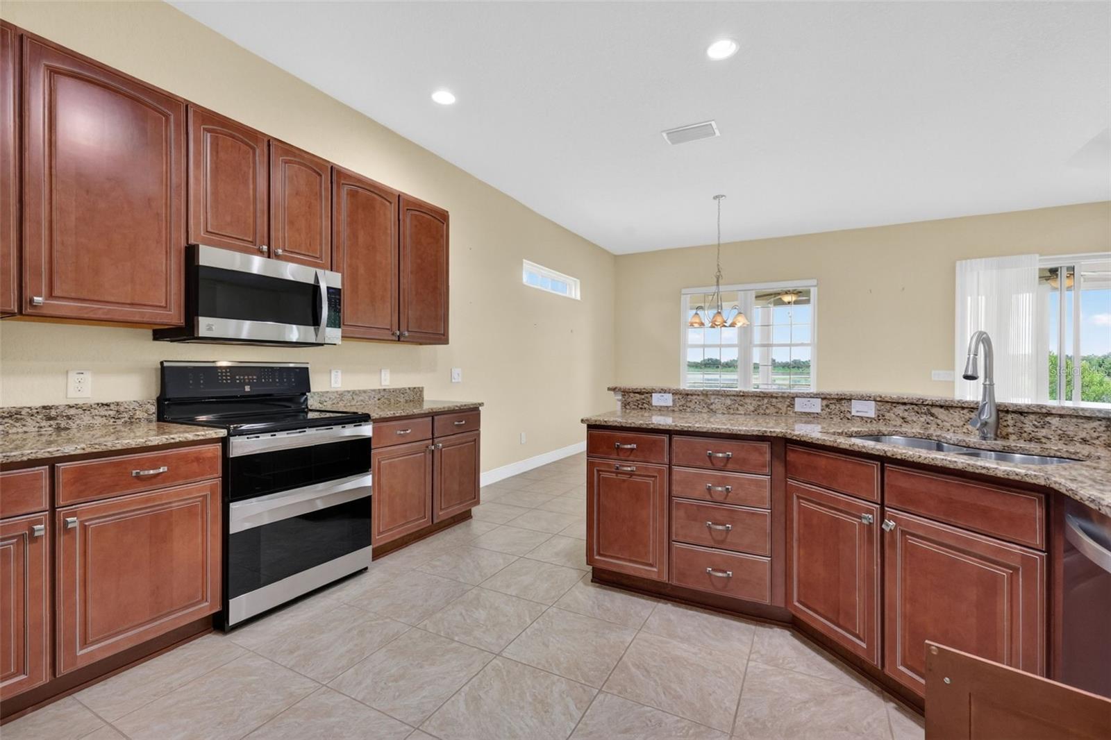 10131 LAKE MIONA WAY, OXFORD, FL, 34484