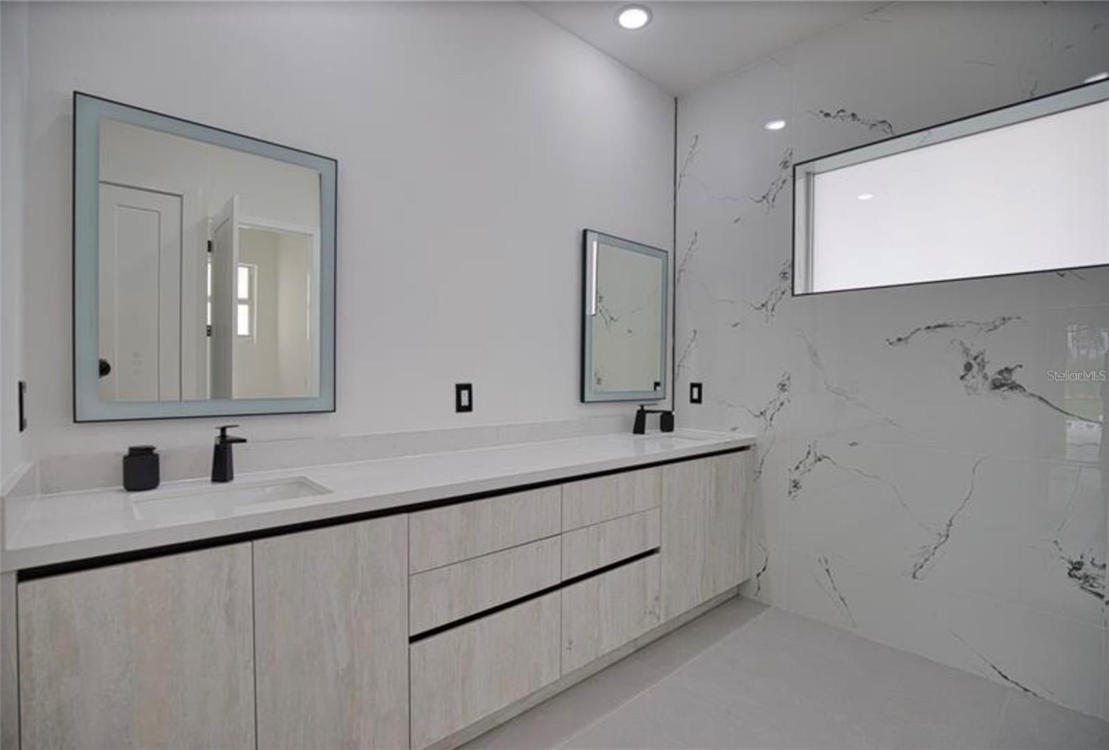 230 W PINE VALLEY LN, ROTONDA WEST, FL, 33947