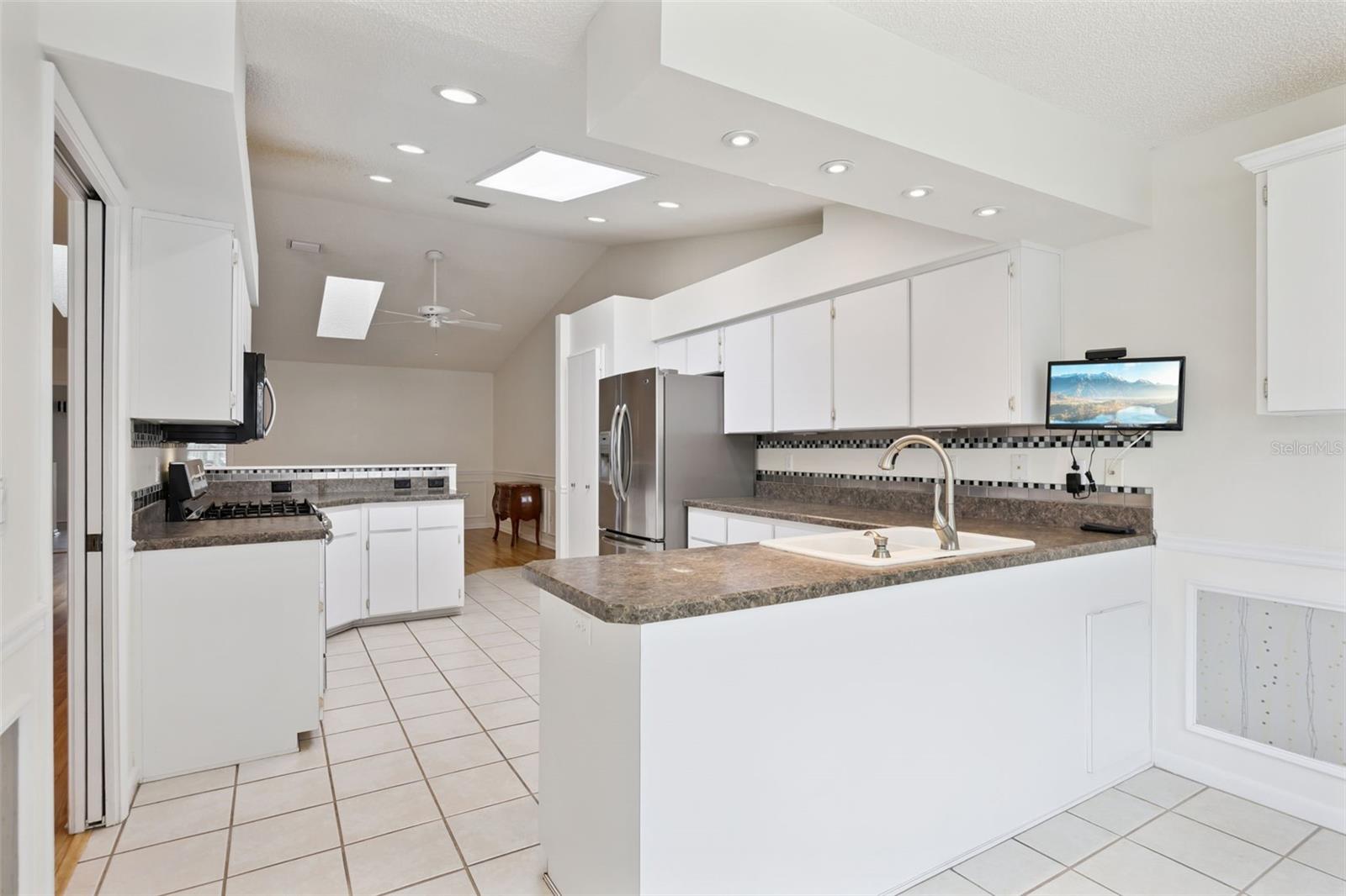 25904 NEWCOMBE CIR, LEESBURG, FL, 34748